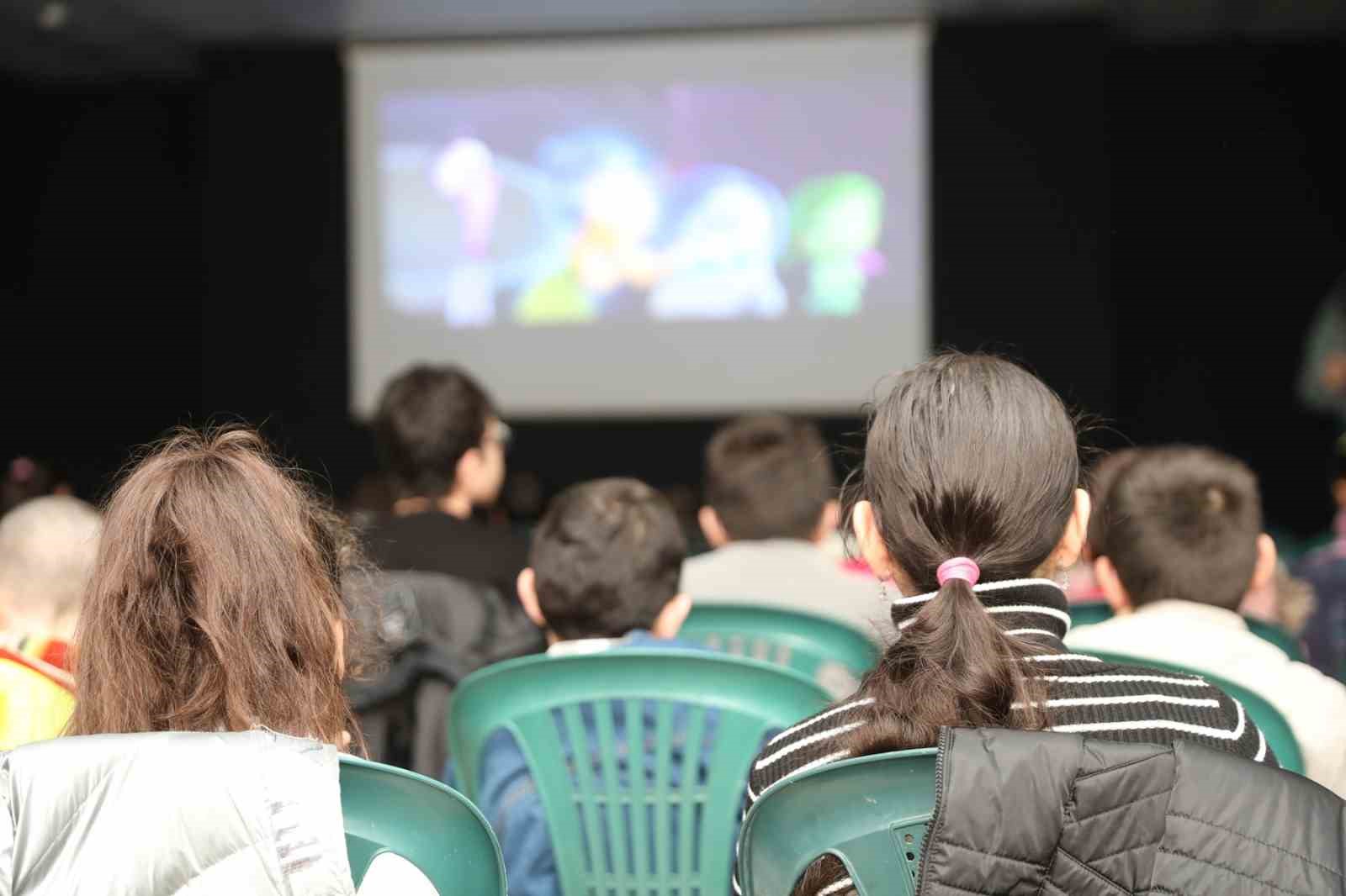 Başkan Çolakbayrakdar: "En kıymetli hazinemiz çocuklarımızın gülümsemesidir"
Başkan Çolakbayrakdar: "En kıymetli hazinemiz çocuklarımızın gülümsemesidir"