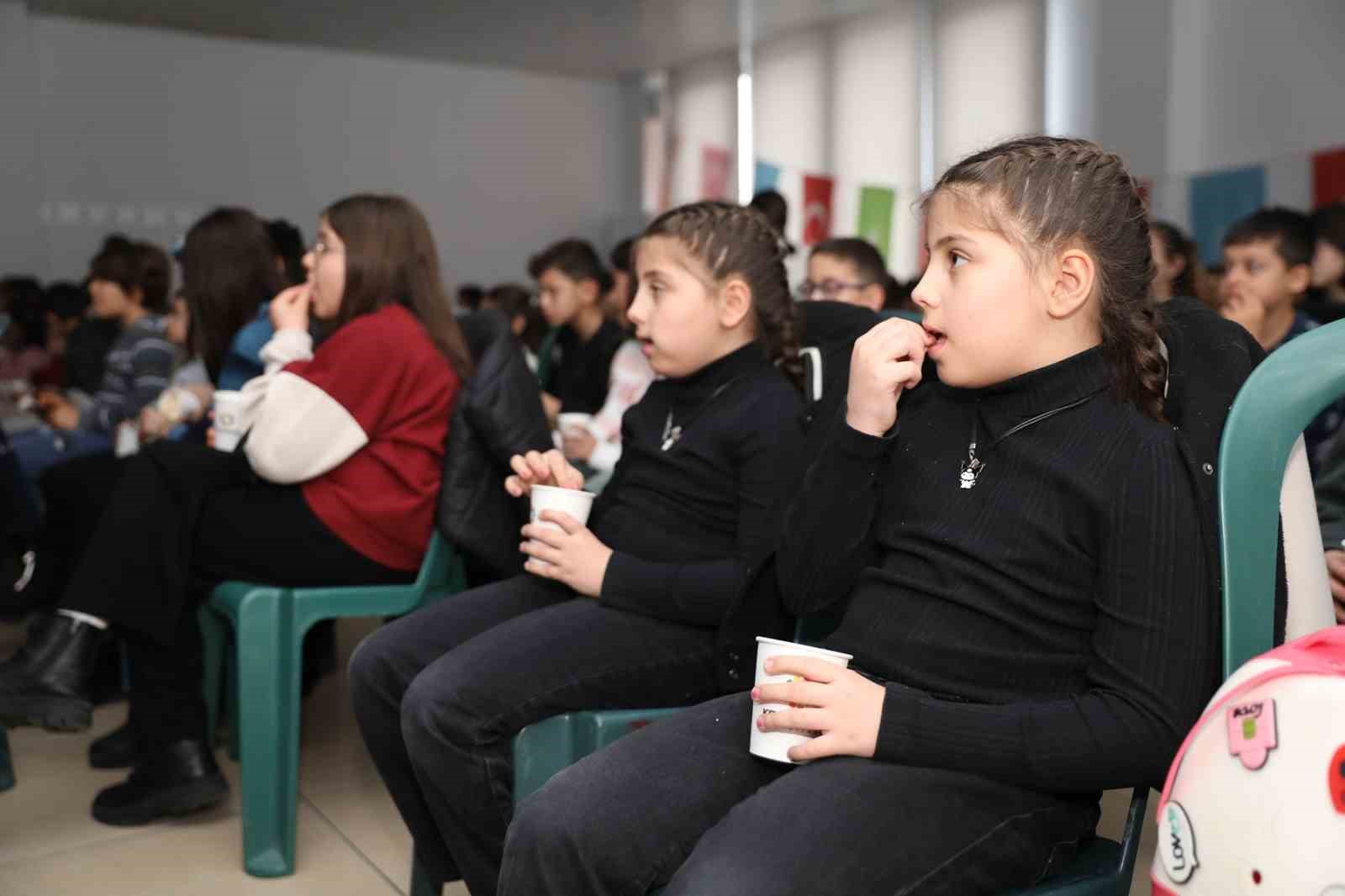 Başkan Çolakbayrakdar: "En kıymetli hazinemiz çocuklarımızın gülümsemesidir"
Başkan Çolakbayrakdar: "En kıymetli hazinemiz çocuklarımızın gülümsemesidir"