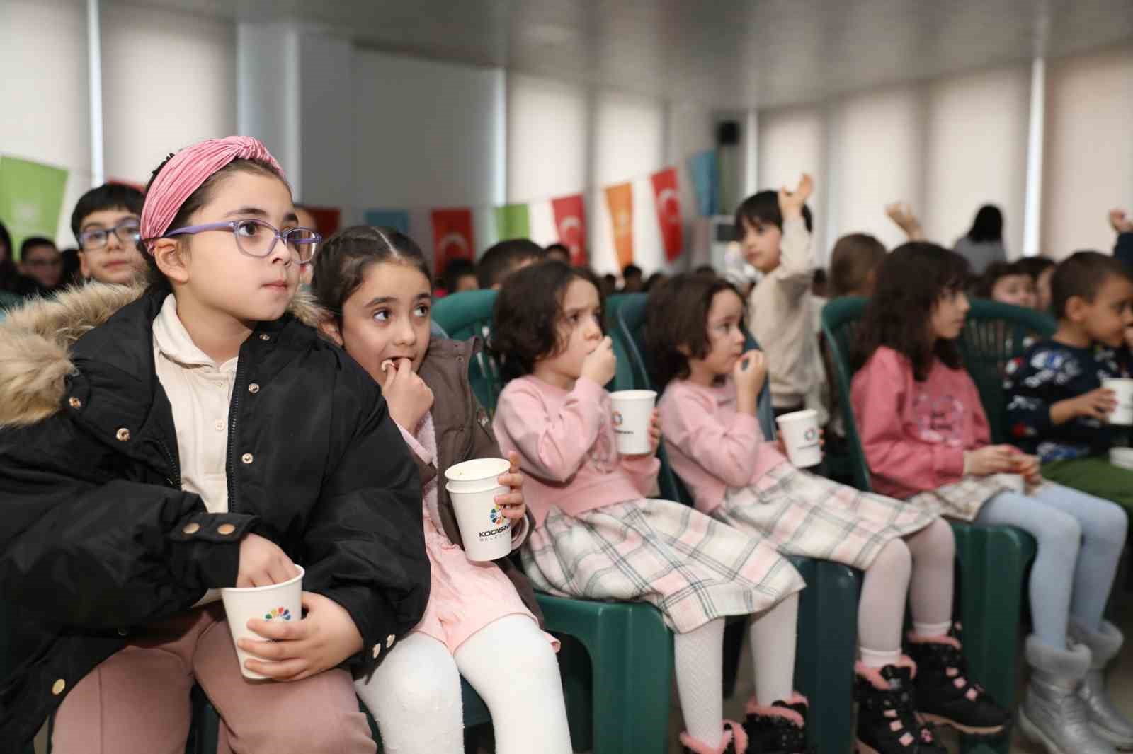 Başkan Çolakbayrakdar: "En kıymetli hazinemiz çocuklarımızın gülümsemesidir"
Başkan Çolakbayrakdar: "En kıymetli hazinemiz çocuklarımızın gülümsemesidir"