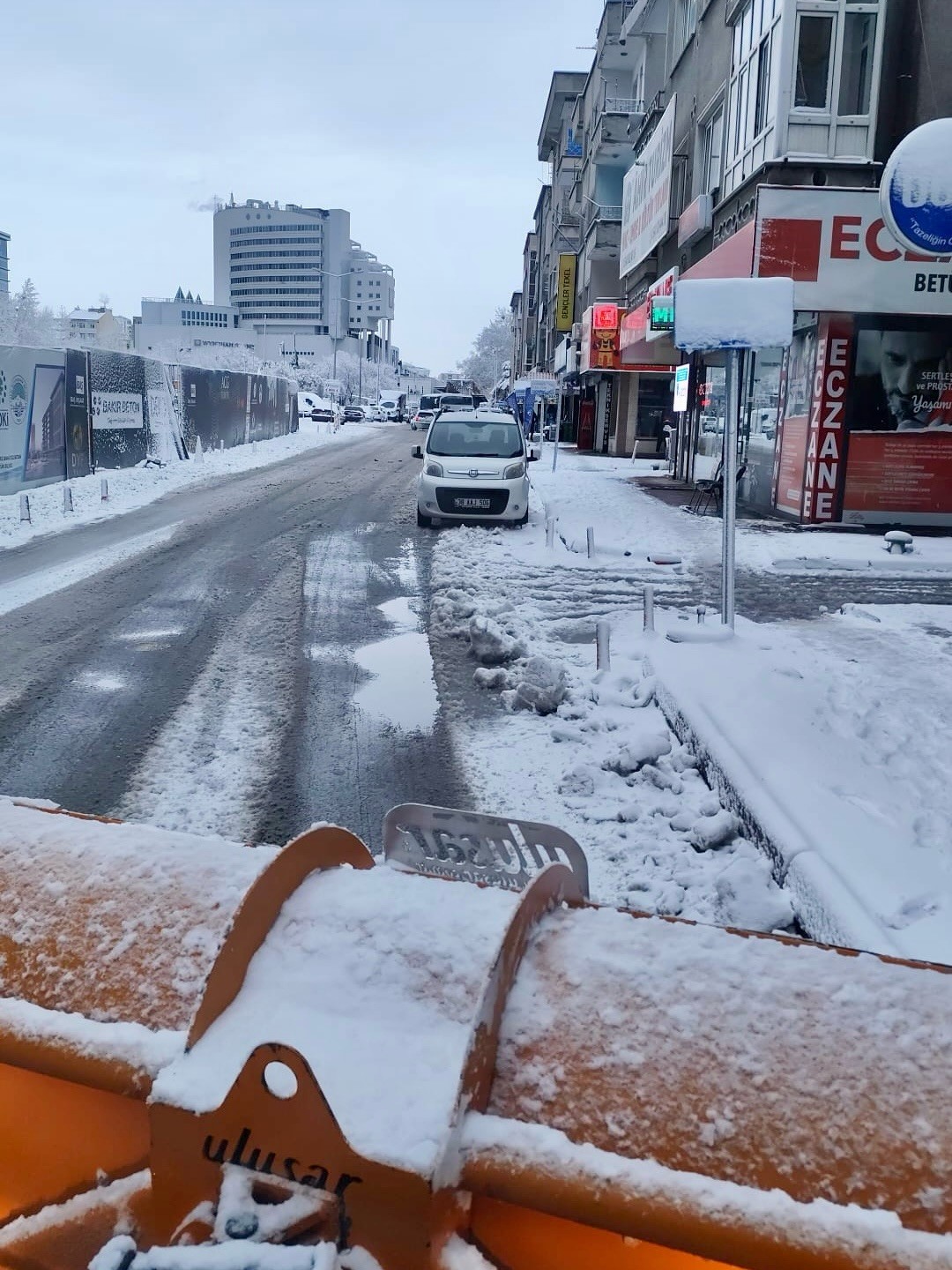 Başkan Çolakbayrakdar: "Gece gündüz demeden merkez ve kırsalda kar temizliği devam ediyor"

