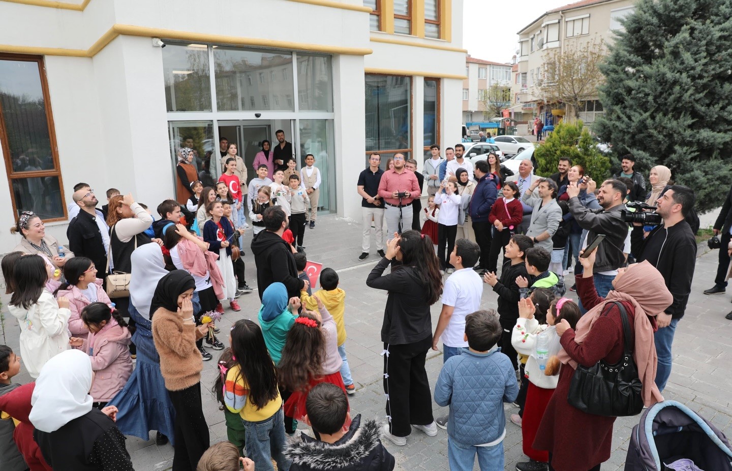 Başkan Çolakbayrakdar: "Gençlerimizin ürettiği her proje Türkiye’nin gücüne güç katacak"
