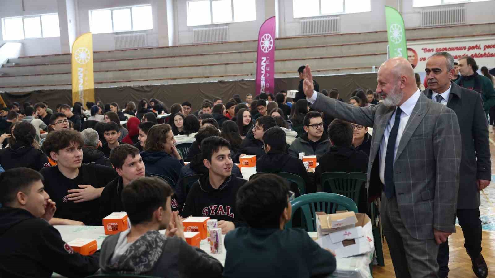 Başkan Çolakbayrakdar: "Güçlü Türkiye’nin temeli gençlerimizdir"
Başkan Çolakbayrakdar: "Güçlü Türkiye’nin temeli gençlerimizdir"