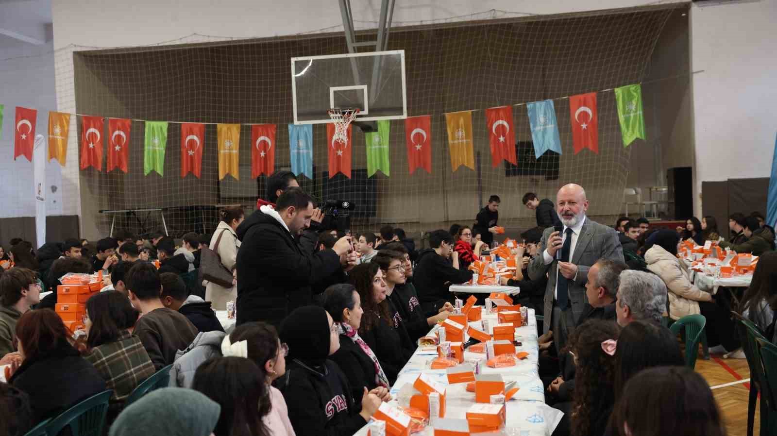 Başkan Çolakbayrakdar: "Güçlü Türkiye’nin temeli gençlerimizdir"
Başkan Çolakbayrakdar: "Güçlü Türkiye’nin temeli gençlerimizdir"
