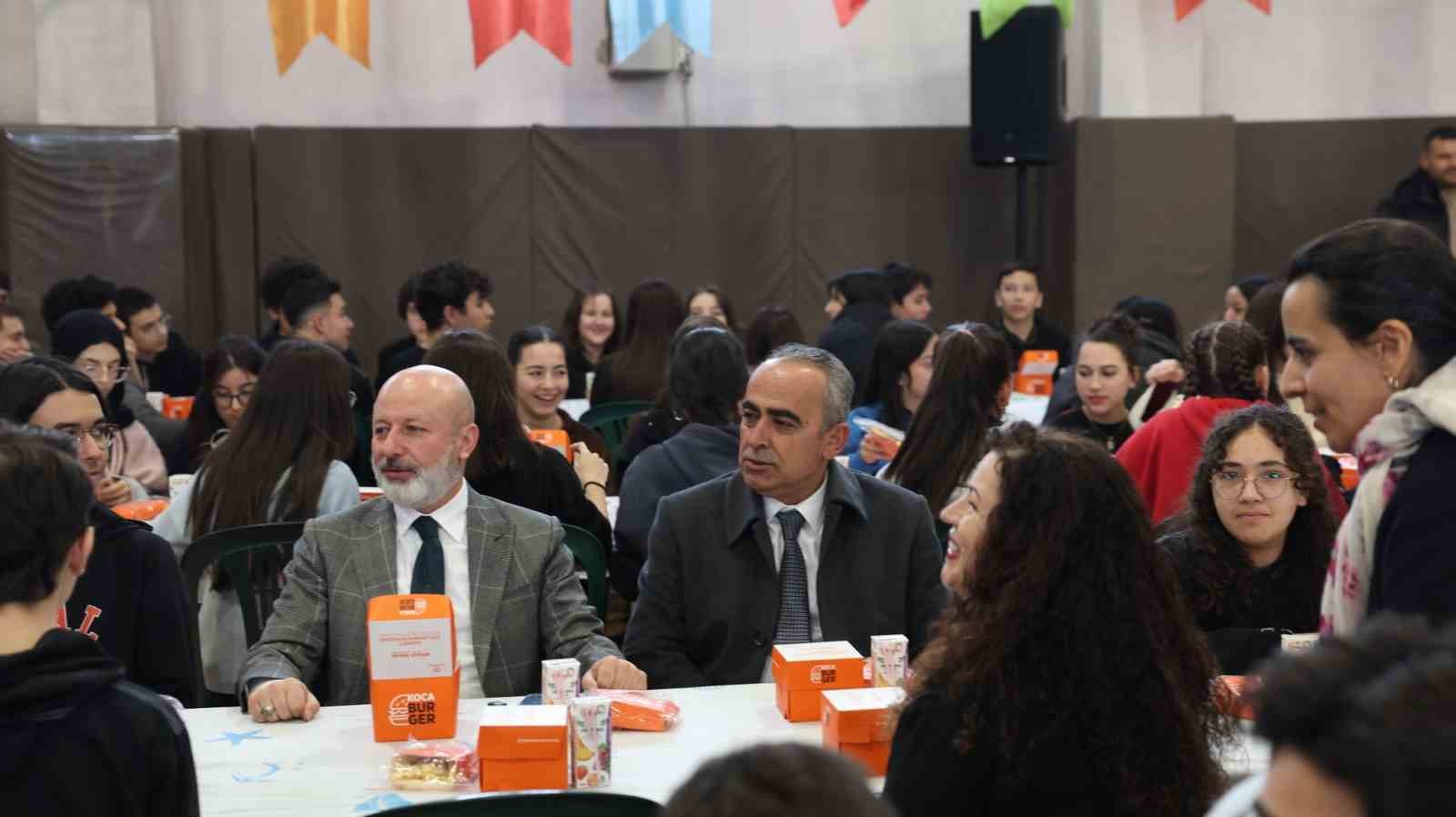 Başkan Çolakbayrakdar: "Güçlü Türkiye’nin temeli gençlerimizdir"
Başkan Çolakbayrakdar: "Güçlü Türkiye’nin temeli gençlerimizdir"