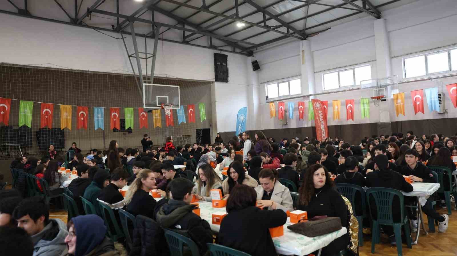 Başkan Çolakbayrakdar: "Güçlü Türkiye’nin temeli gençlerimizdir"
Başkan Çolakbayrakdar: "Güçlü Türkiye’nin temeli gençlerimizdir"