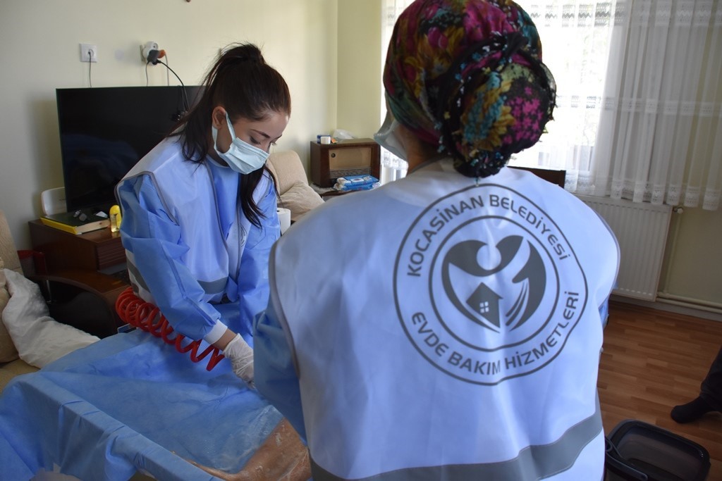 Başkan Çolakbayrakdar: "Hemşehrilerimizin gönlüne dokunmak için çalışıyoruz"
