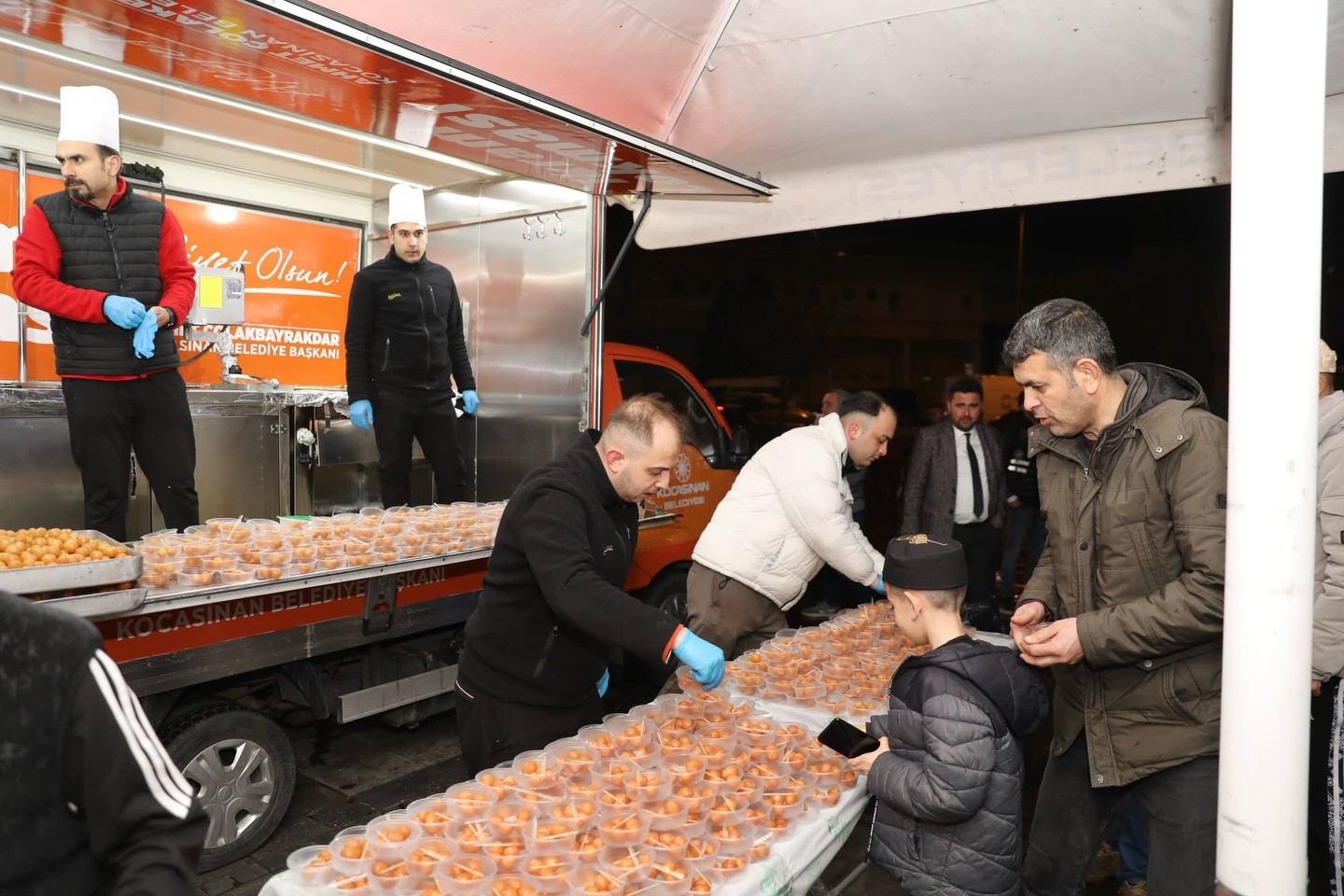 Başkan Çolakbayrakdar: "Hemşehrilerimizle Ramazan’ın güzelliklerini paylaşıyoruz"
