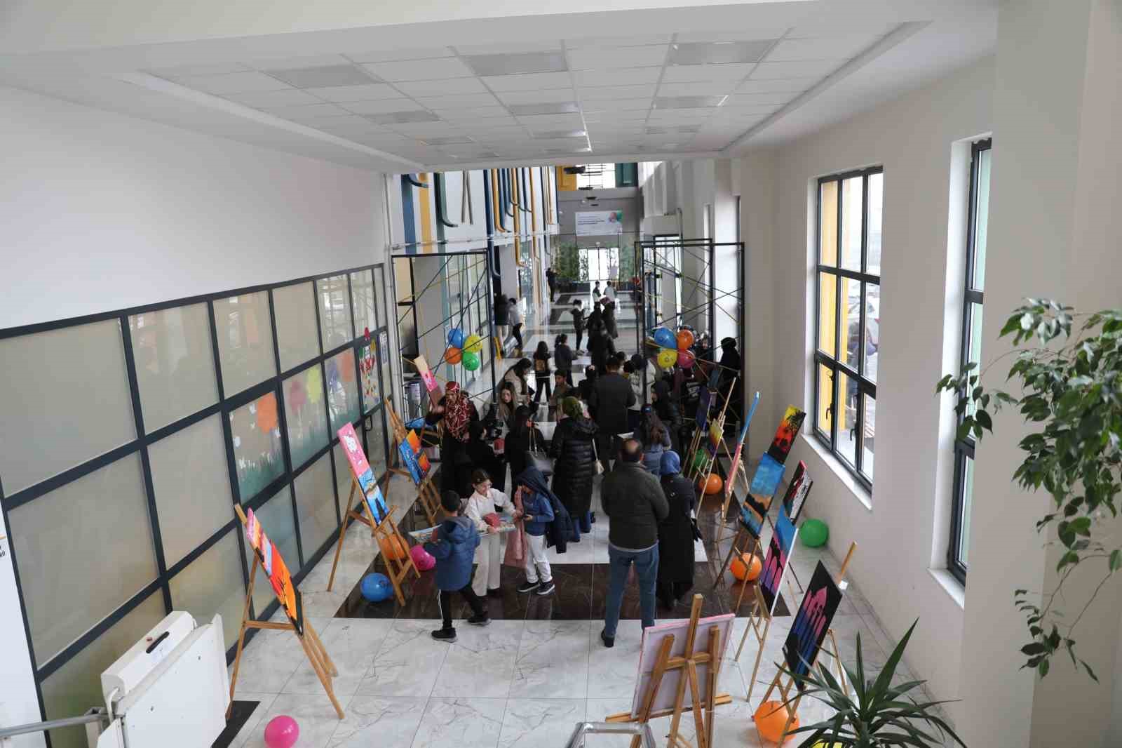 Başkan Çolakbayrakdar; "Her alanda gençlerimizin ve evlatlarımızın yanındayız"
