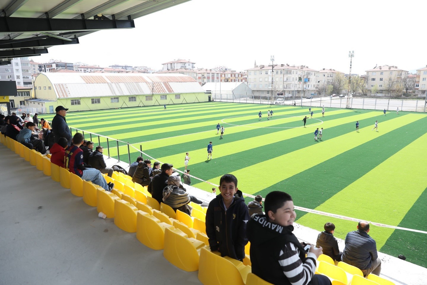 Başkan Çolakbayrakdar: "Her alanda gençlerimizin yanındayız, geleceğin sporcuları bu statta yetişecek
