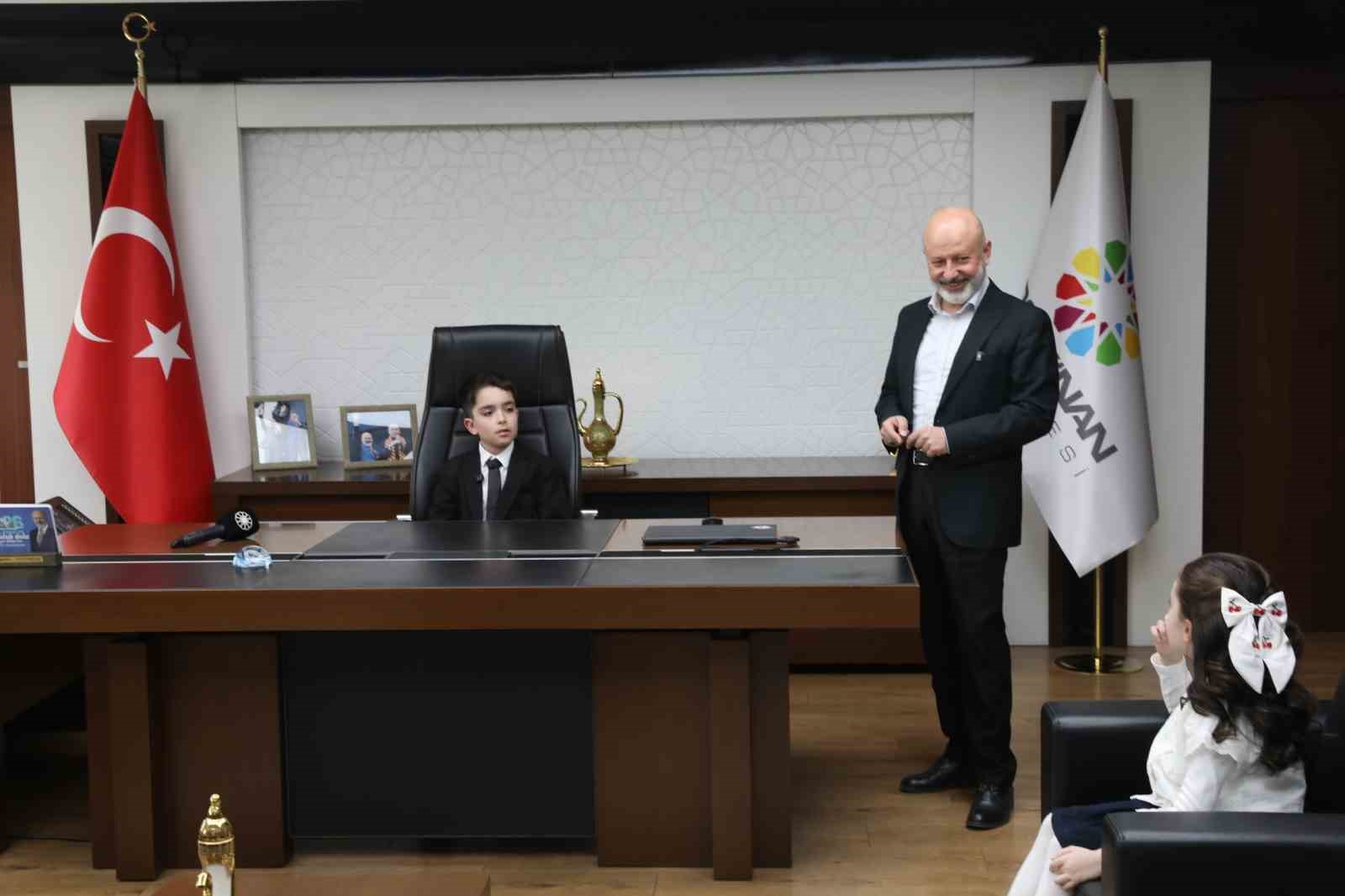 Başkan Çolakbayrakdar: "Her evladımızın mutlu olduğu bir şehir için çalışıyoruz"
