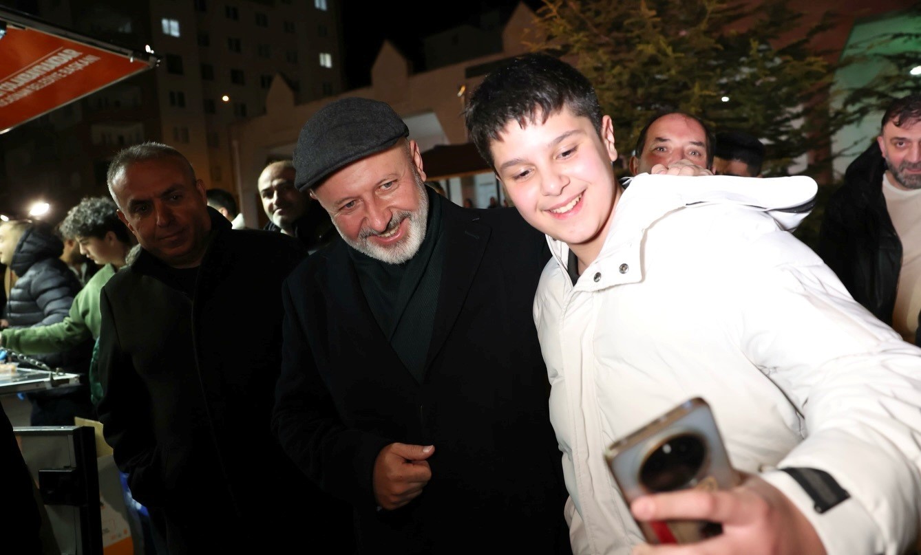 Başkan Çolakbayrakdar her gün bir mahallede
