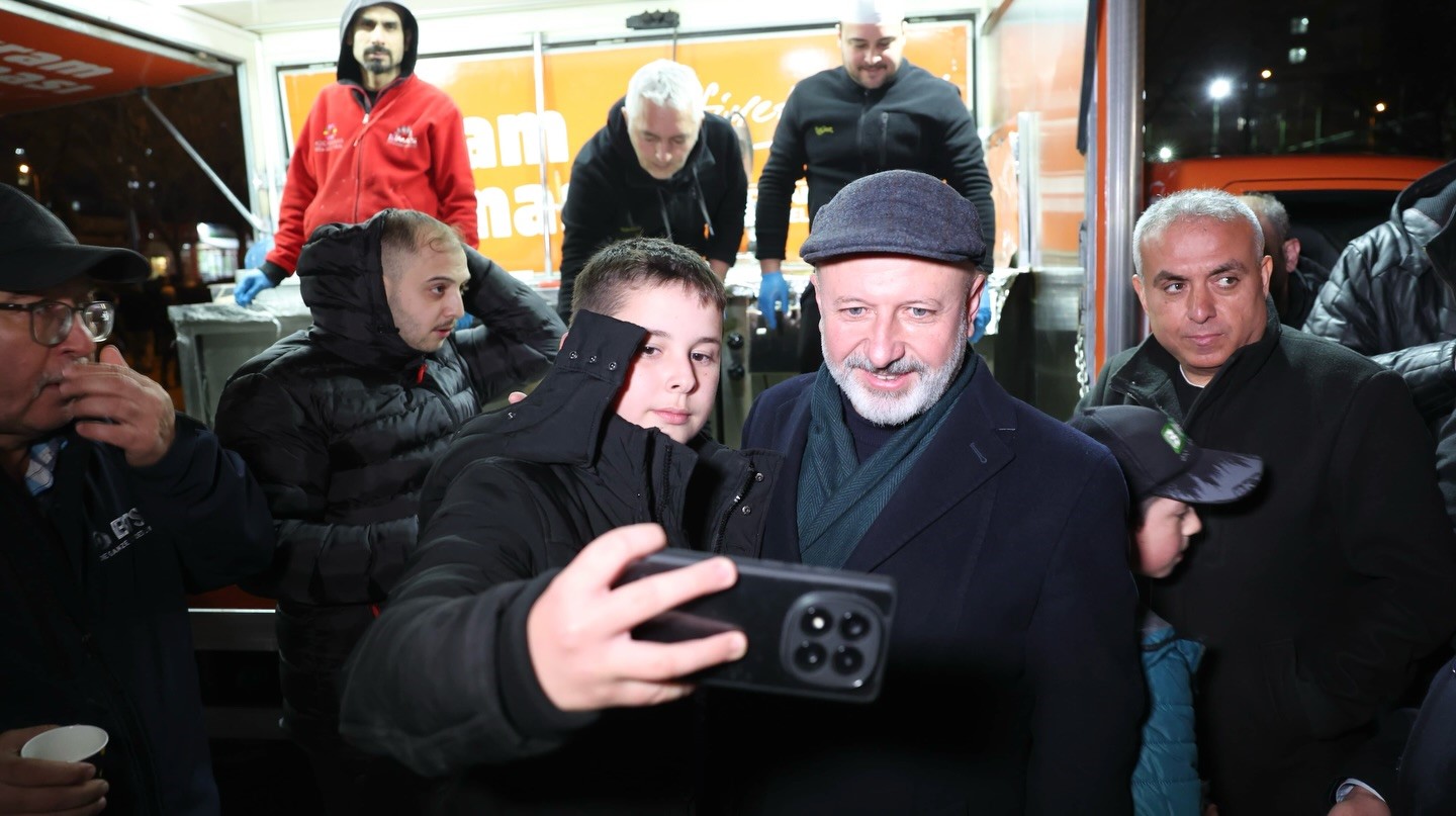 Başkan Çolakbayrakdar her gün bir mahallede
