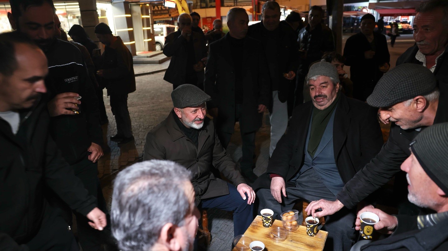 Başkan Çolakbayrakdar her gün bir mahallede
