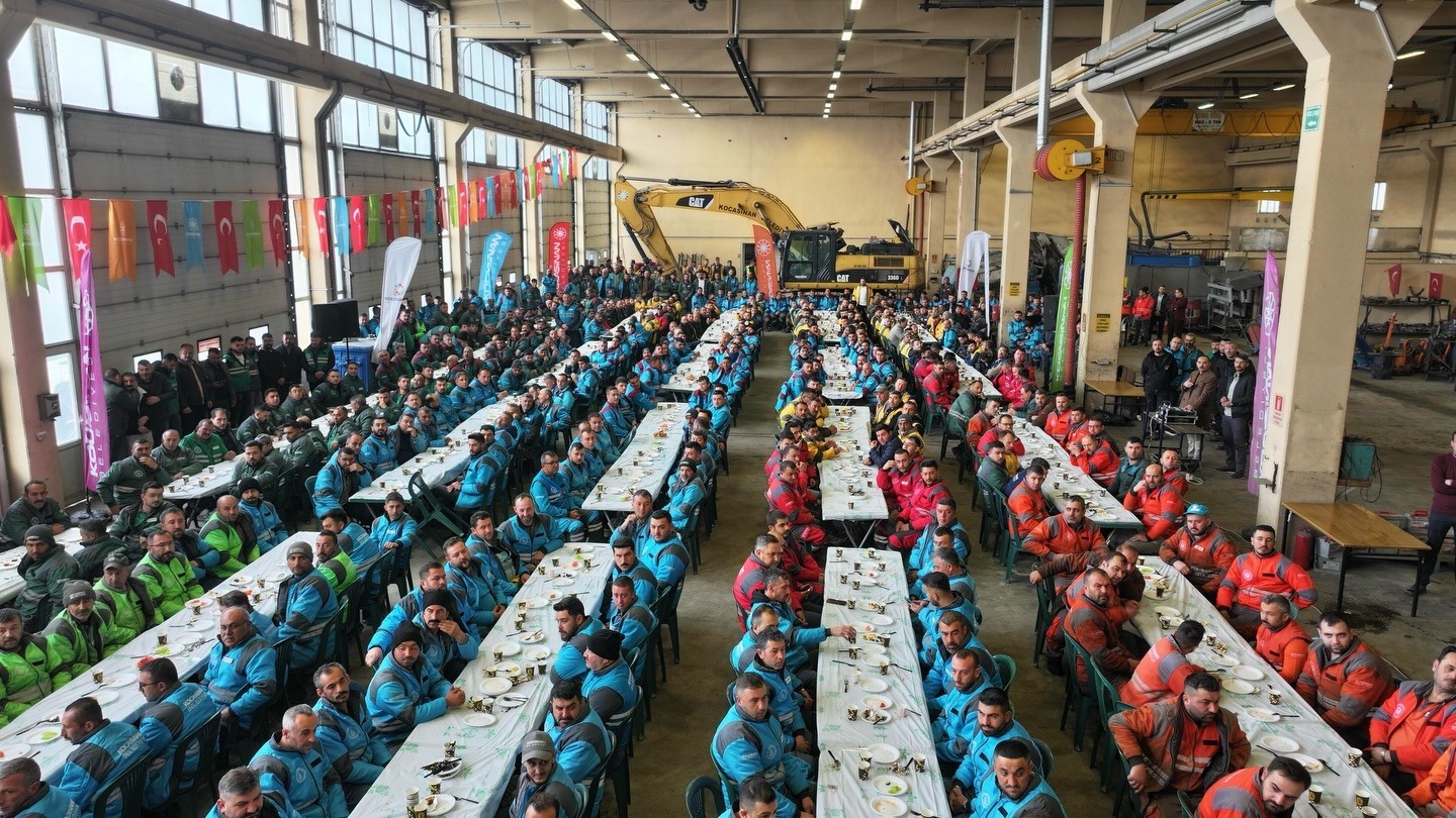 Başkan Çolakbayrakdar: "Huzur iklimi en büyük nimetimiz"
Başkan Çolakbayrakdar: "Huzur iklimi en büyük nimetimiz"