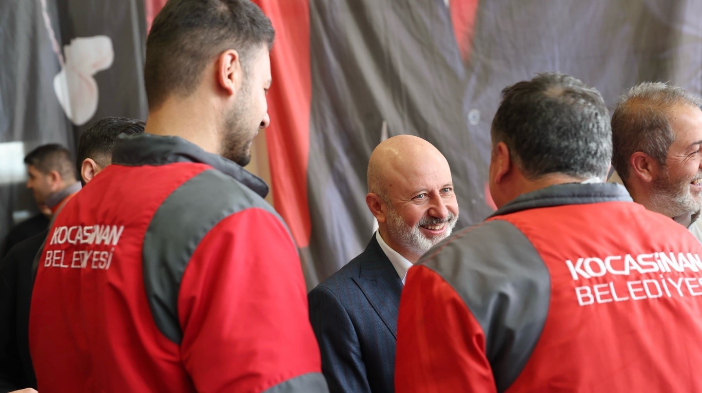 Başkan Çolakbayrakdar: "Huzur iklimi en büyük nimetimiz"
Başkan Çolakbayrakdar: "Huzur iklimi en büyük nimetimiz"