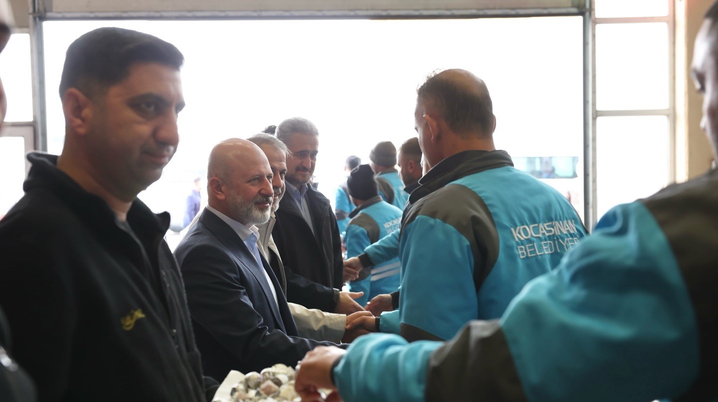 Başkan Çolakbayrakdar: "Huzur iklimi en büyük nimetimiz"
Başkan Çolakbayrakdar: "Huzur iklimi en büyük nimetimiz"