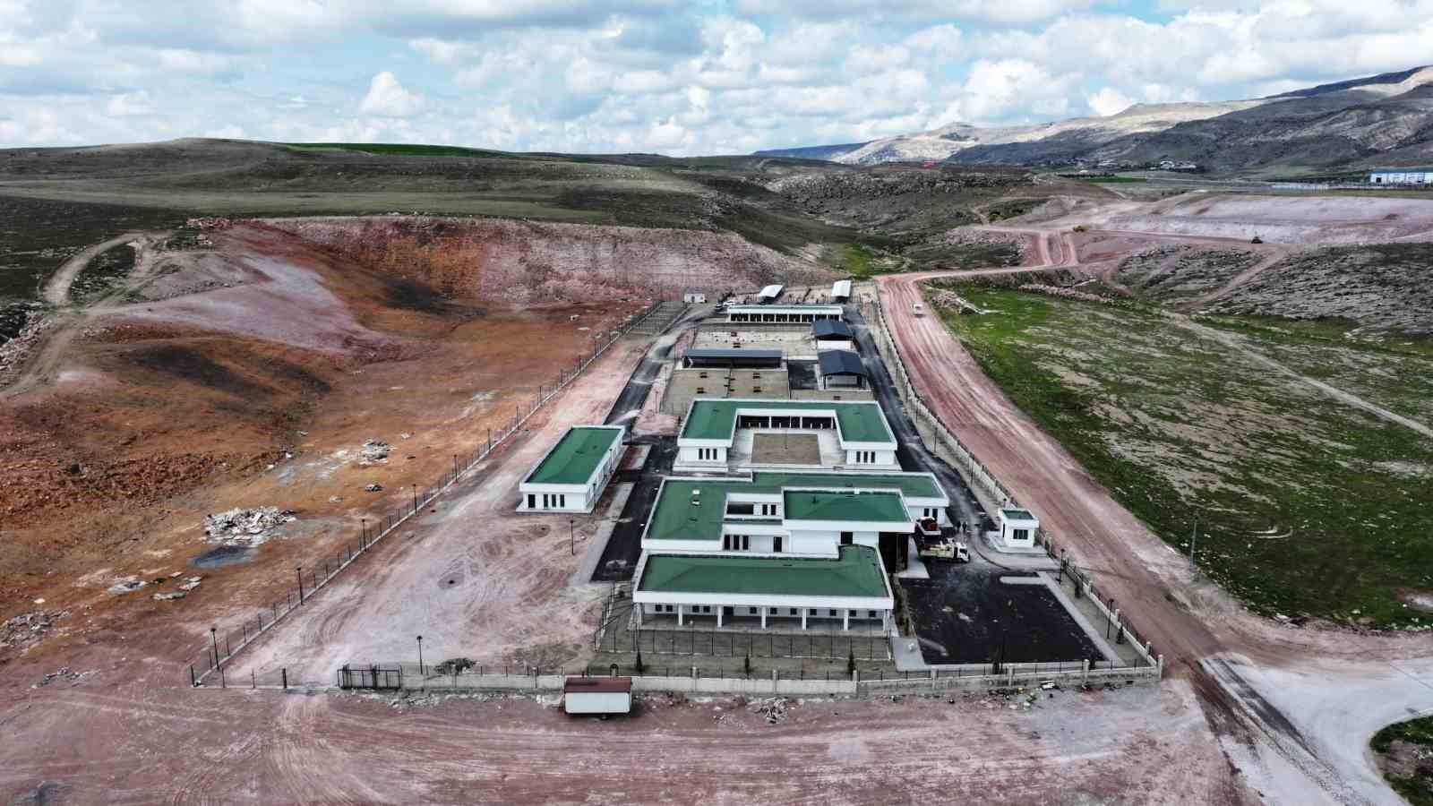 Başkan Çolakbayrakdar: "Kayseri’miz, model olacak modern hayvan bakımevi ile öncü bir şehir oluyor"
