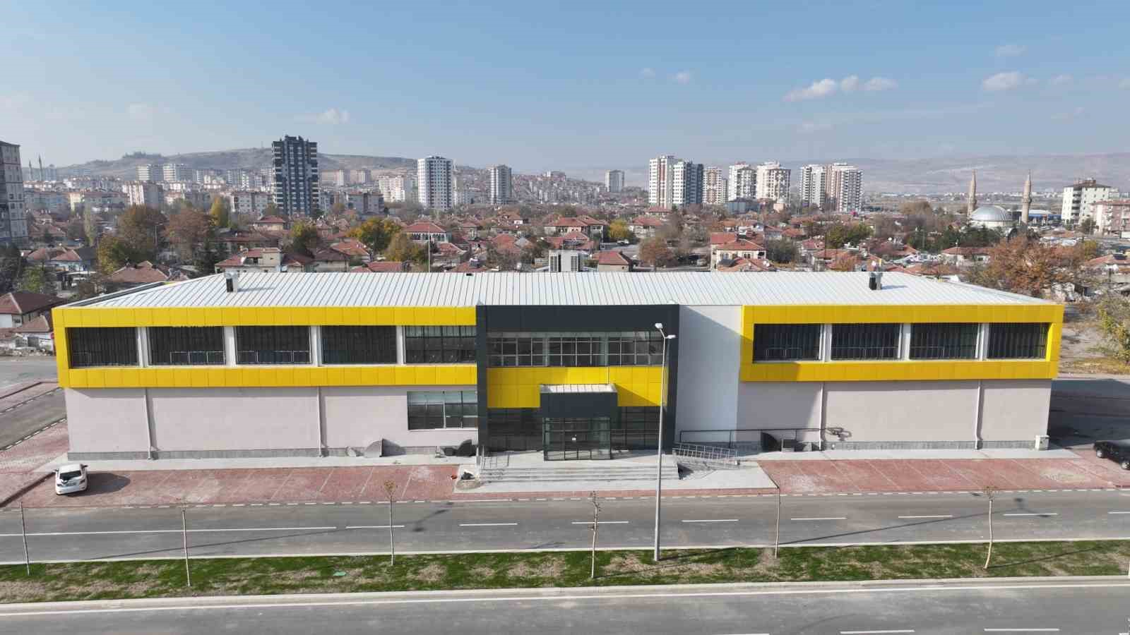 Başkan Çolakbayrakdar: "Kayseri’ye değer katan modern bir sosyal tesisi daha kazandırdık"
Başkan Çolakbayrakdar: "Kayseri’ye değer katan modern bir sosyal tesisi daha kazandırdık"