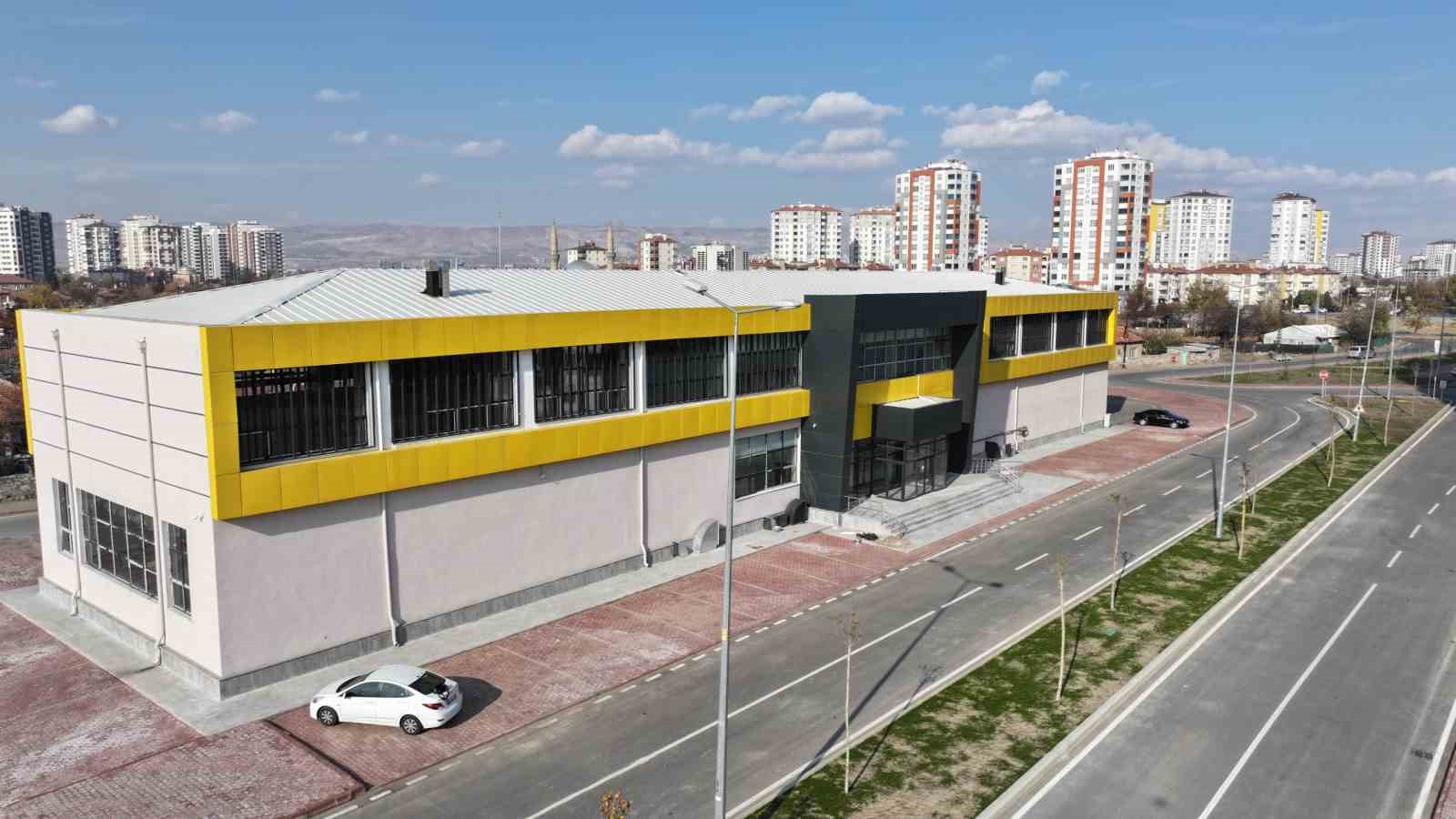 Başkan Çolakbayrakdar: "Kayseri’ye değer katan modern bir sosyal tesisi daha kazandırdık"
Başkan Çolakbayrakdar: "Kayseri’ye değer katan modern bir sosyal tesisi daha kazandırdık"