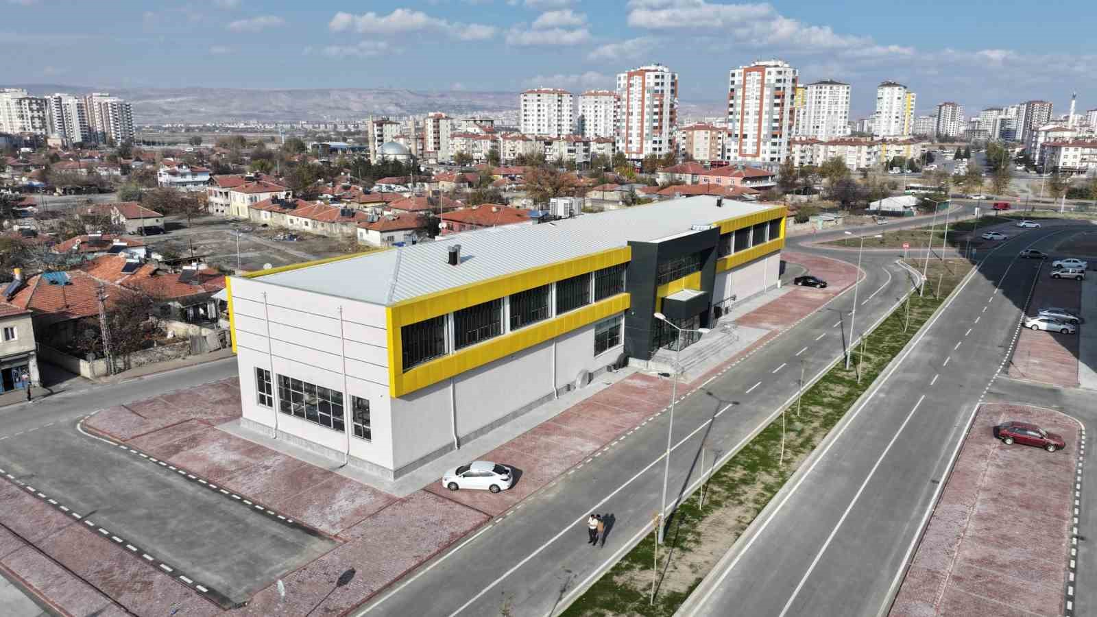 Başkan Çolakbayrakdar: "Kayseri’ye değer katan modern bir sosyal tesisi daha kazandırdık"
Başkan Çolakbayrakdar: "Kayseri’ye değer katan modern bir sosyal tesisi daha kazandırdık"