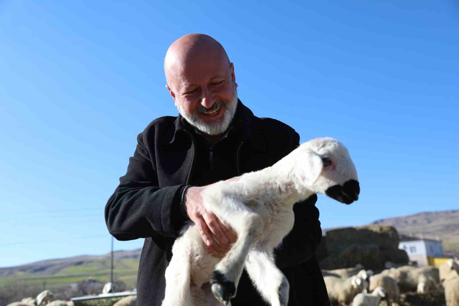 Başkan Çolakbayrakdar: "Kırsal mahallelerimizin köy kimliğini geleceğe taşıyoruz"
Başkan Çolakbayrakdar: "Kırsal mahallelerimizin köy kimliğini geleceğe taşıyoruz"
