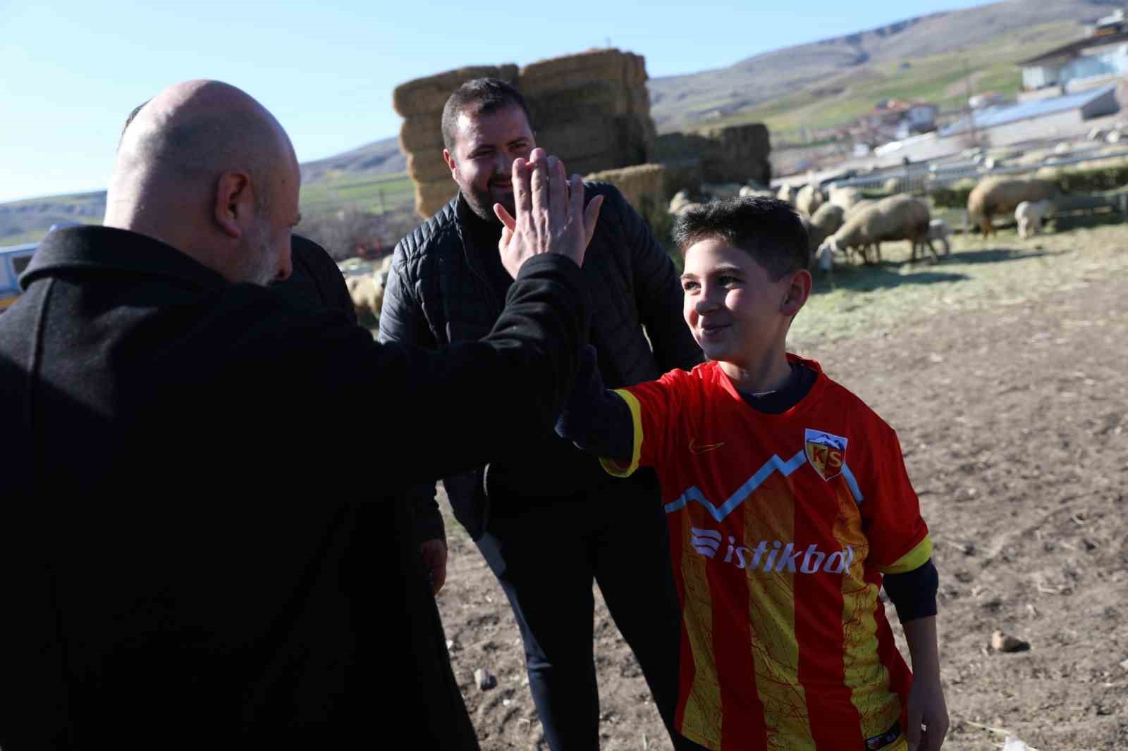 Başkan Çolakbayrakdar: "Kırsal mahallelerimizin köy kimliğini geleceğe taşıyoruz"
Başkan Çolakbayrakdar: "Kırsal mahallelerimizin köy kimliğini geleceğe taşıyoruz"