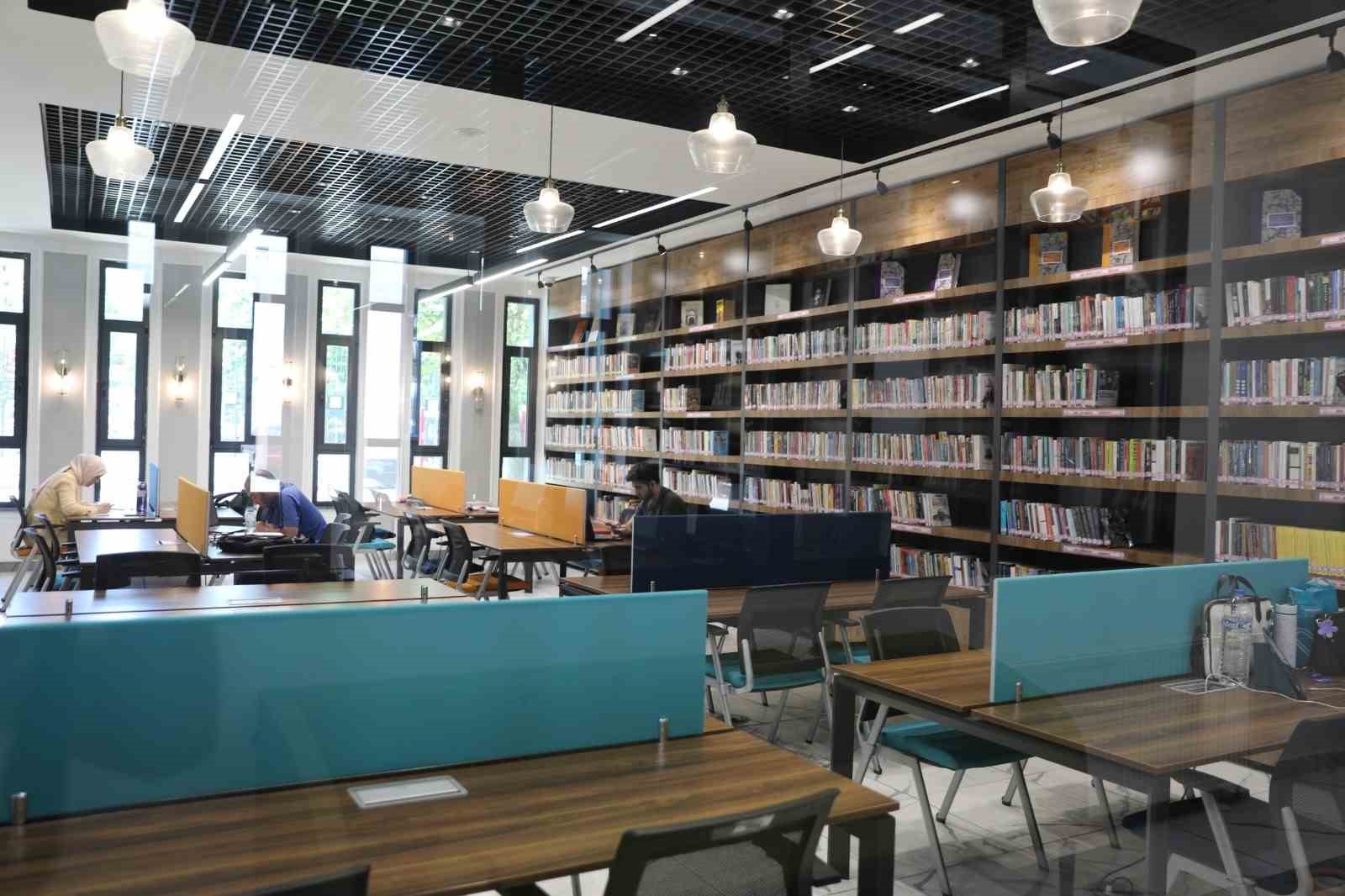 Başkan Çolakbayrakdar: "Kütüphaneler haftası vesilesiyle bilgiyle büyüyen bir şehir inşa ediyoruz"
