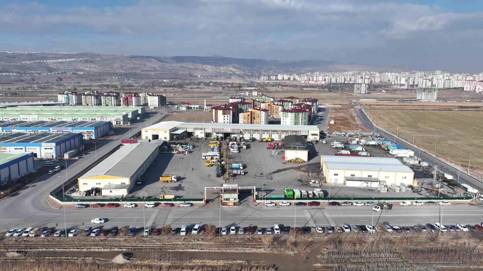 Başkan Çolakbayrakdar: "Şehrimizin ihtiyaçlarını fabrika gibi çalışan kendi atölyelerimizde üretiyoruz"
