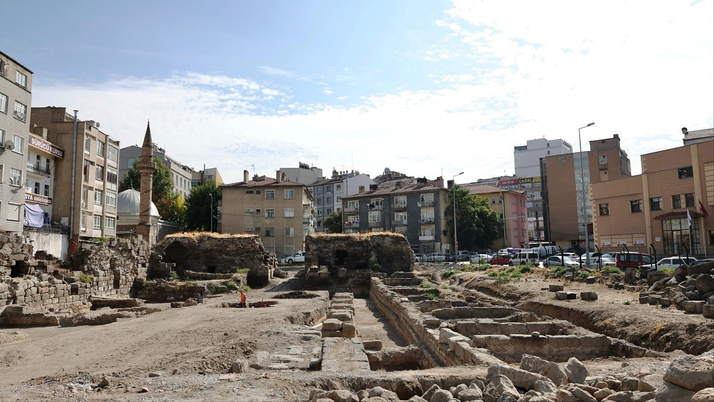 Başkan Çolakbayrakdar: "Şehrimizin ilk medresesi, şehir akademisi kimliğiyle yeniden hayat bulacak"
Başkan Çolakbayrakdar: "Şehrimizin ilk medresesi, şehir akademisi kimliğiyle yeniden hayat bulacak"