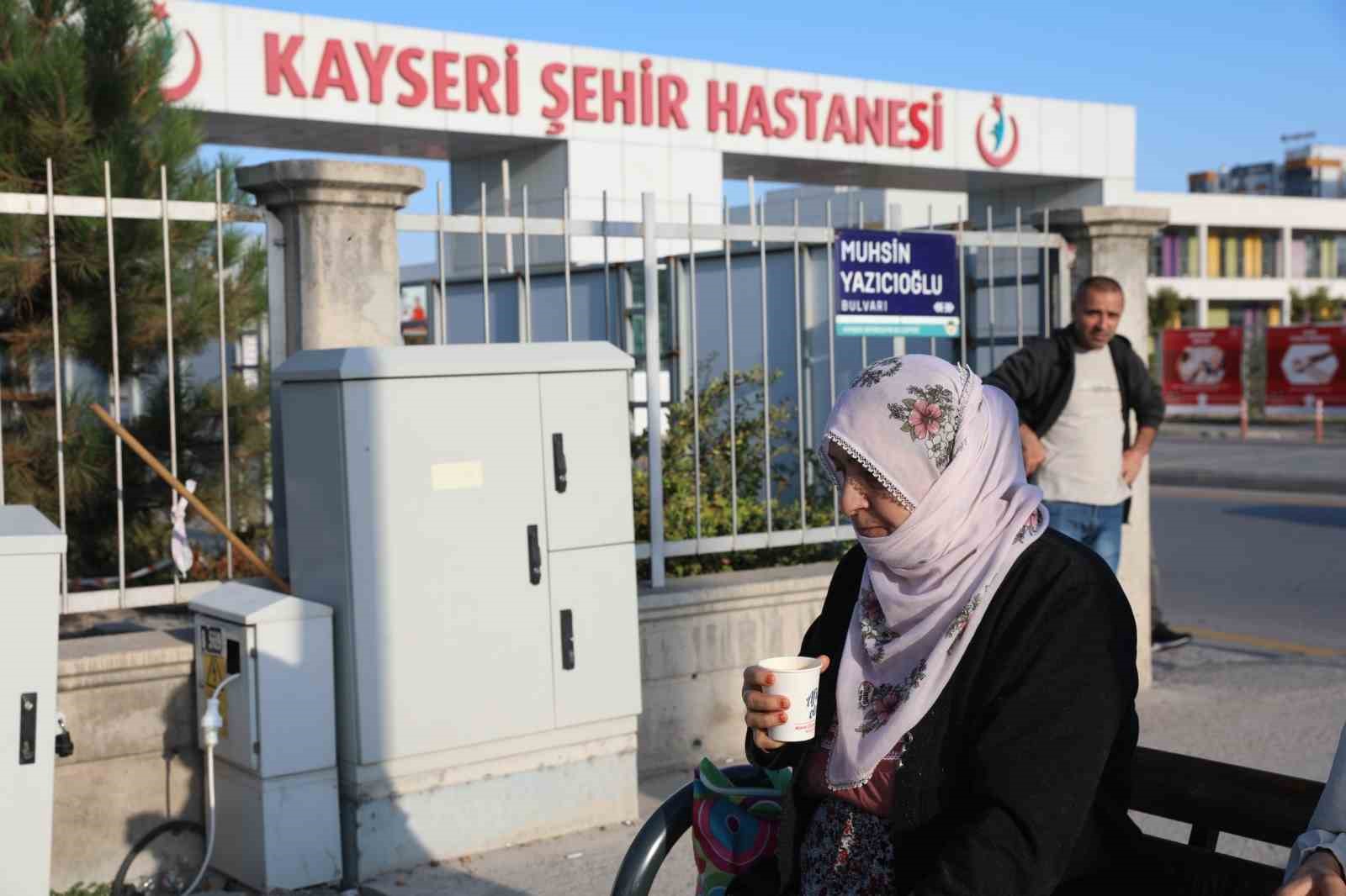 Başkan Çolakbayrakdar: "Soğuk günlerde gönülleri ısıtıyoruz"
Başkan Çolakbayrakdar: "Soğuk günlerde gönülleri ısıtıyoruz"