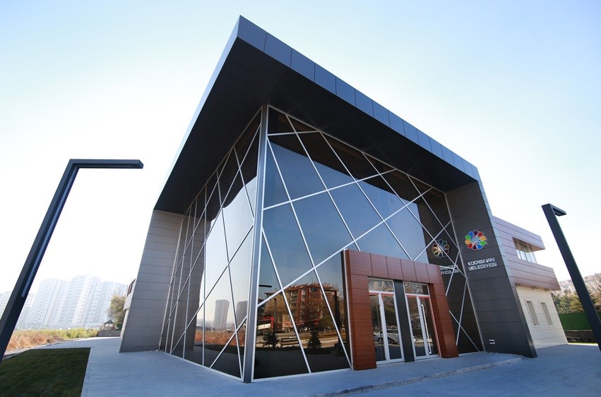 Başkan Çolakbayrakdar: Tesislerimizle hemşehrilerimizin hayatına ve Kocasinan’a değer katıyoruz"
Başkan Çolakbayrakdar: Tesislerimizle hemşehrilerimizin hayatına ve Kocasinan’a değer katıyoruz"