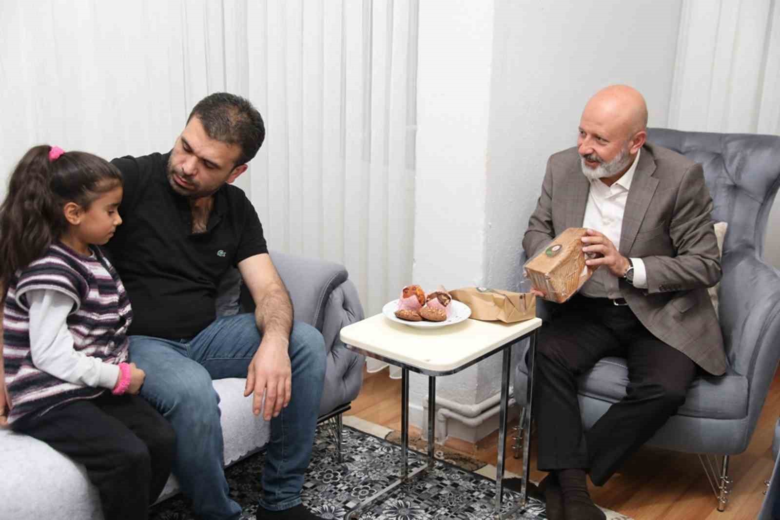 Başkan Çolakbayrakdar: Türkiye’de ilklere imza atan çalışmalarla model oluyoruz"
Başkan Çolakbayrakdar: Türkiye’de ilklere imza atan çalışmalarla model oluyoruz"