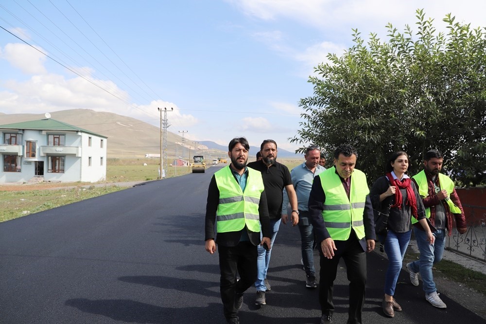 Başkan Demir, Ardahan’da yollar yenilenecek
Başkan Demir, Ardahan’da yollar yenilenecek