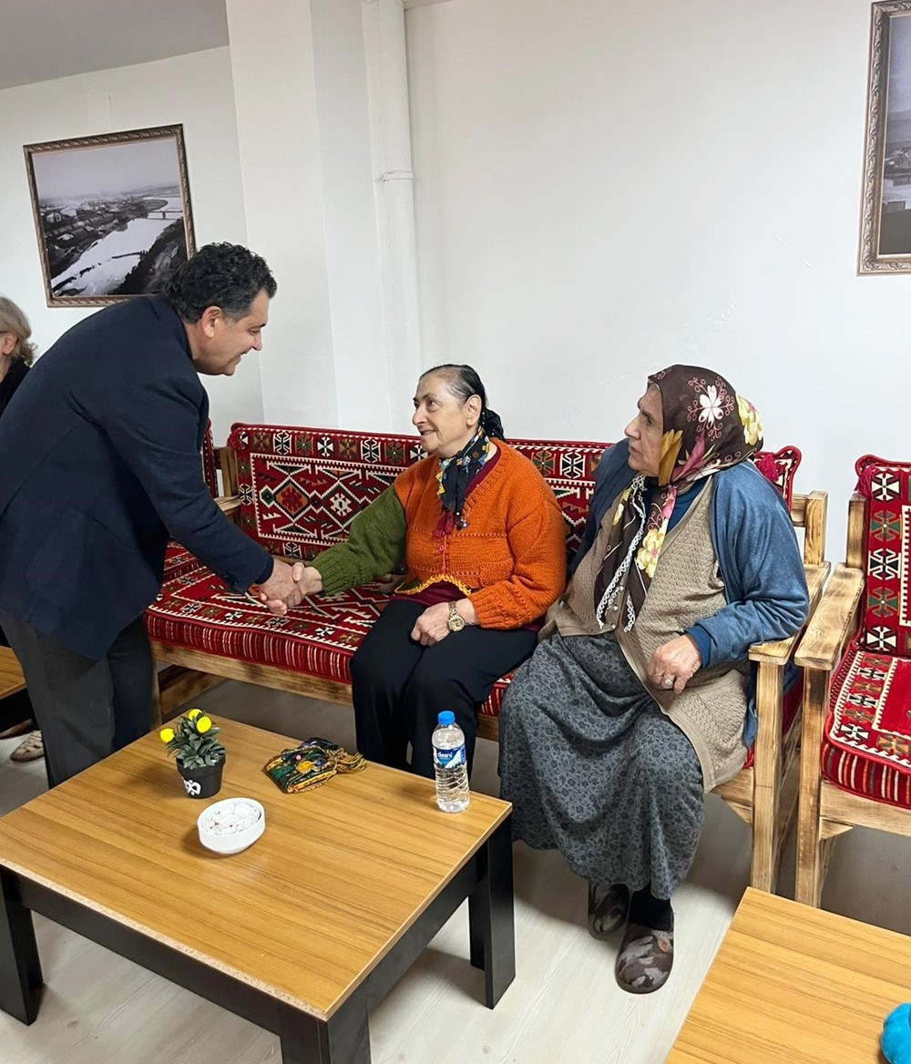 Başkan Demir, huzurevini ziyaret etti
