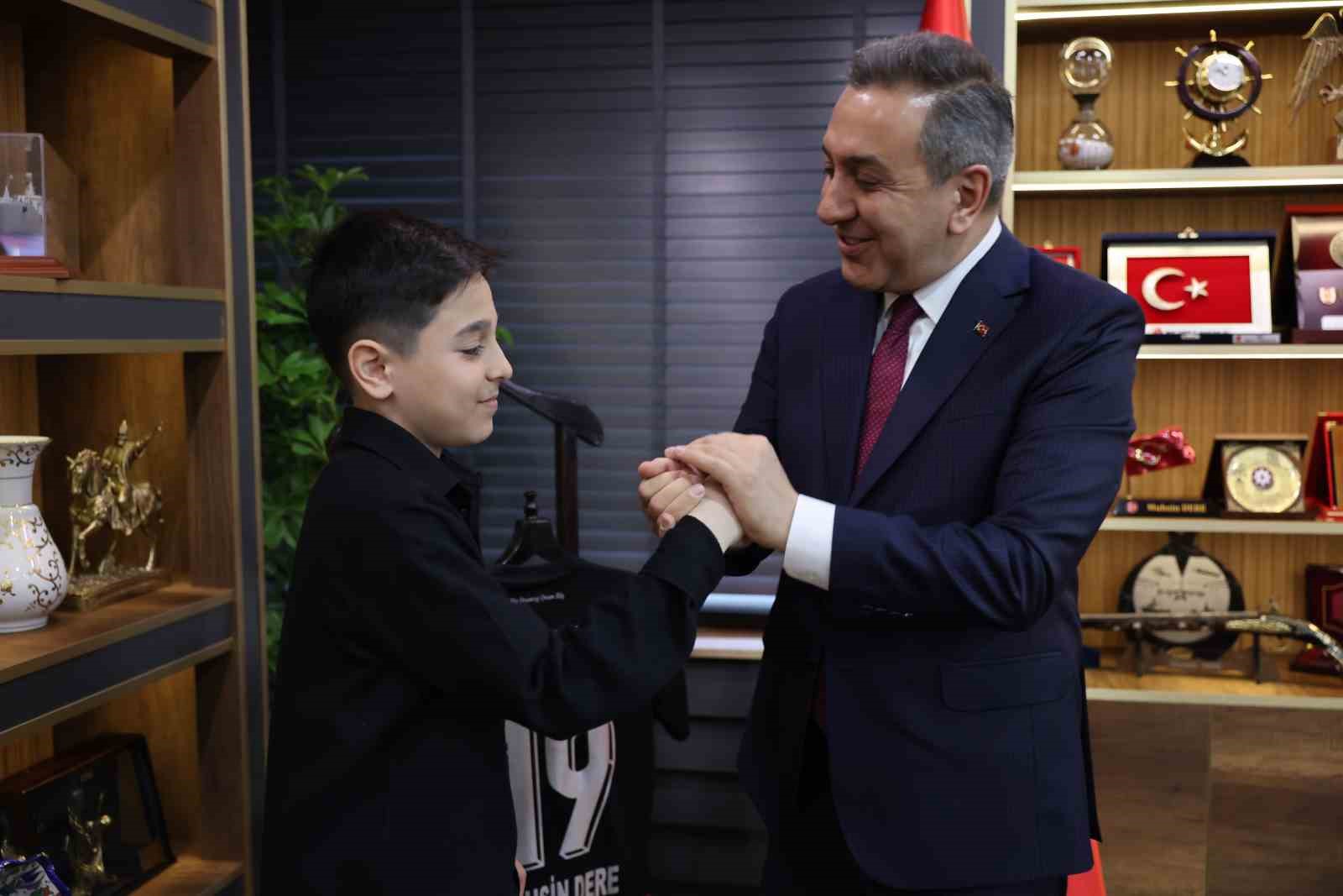 Başkan Dere, koltuğunu Taha’ya devretti
