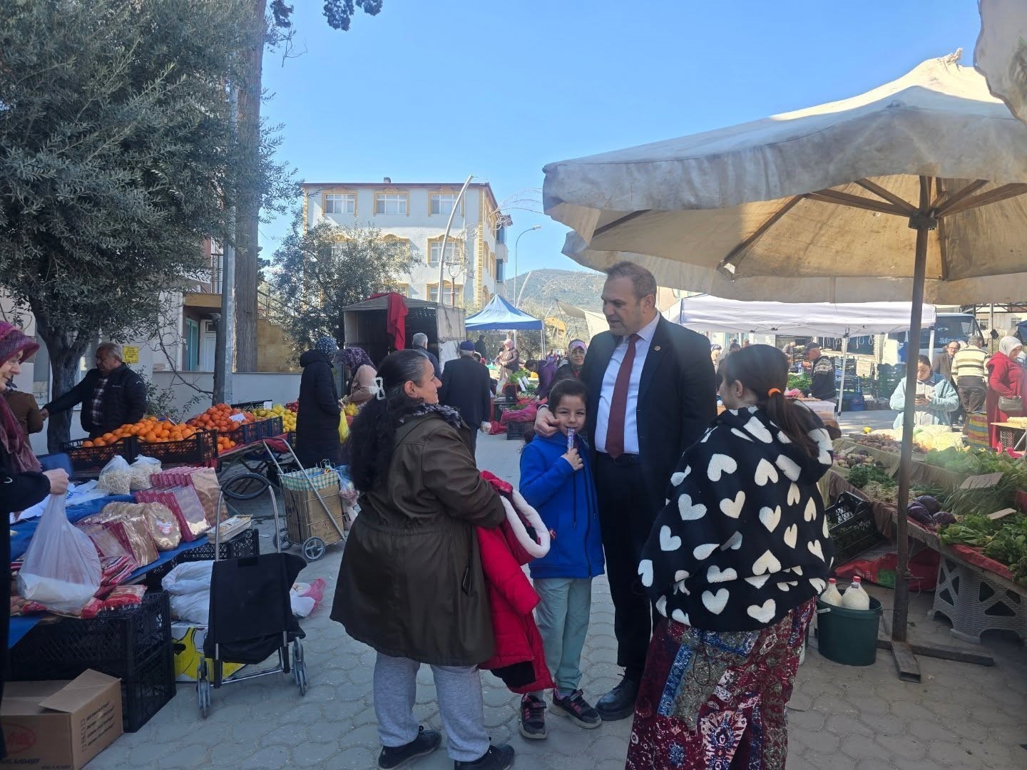 Başkan Dilsiz esnaf ve vatandaşlarla buluştu
