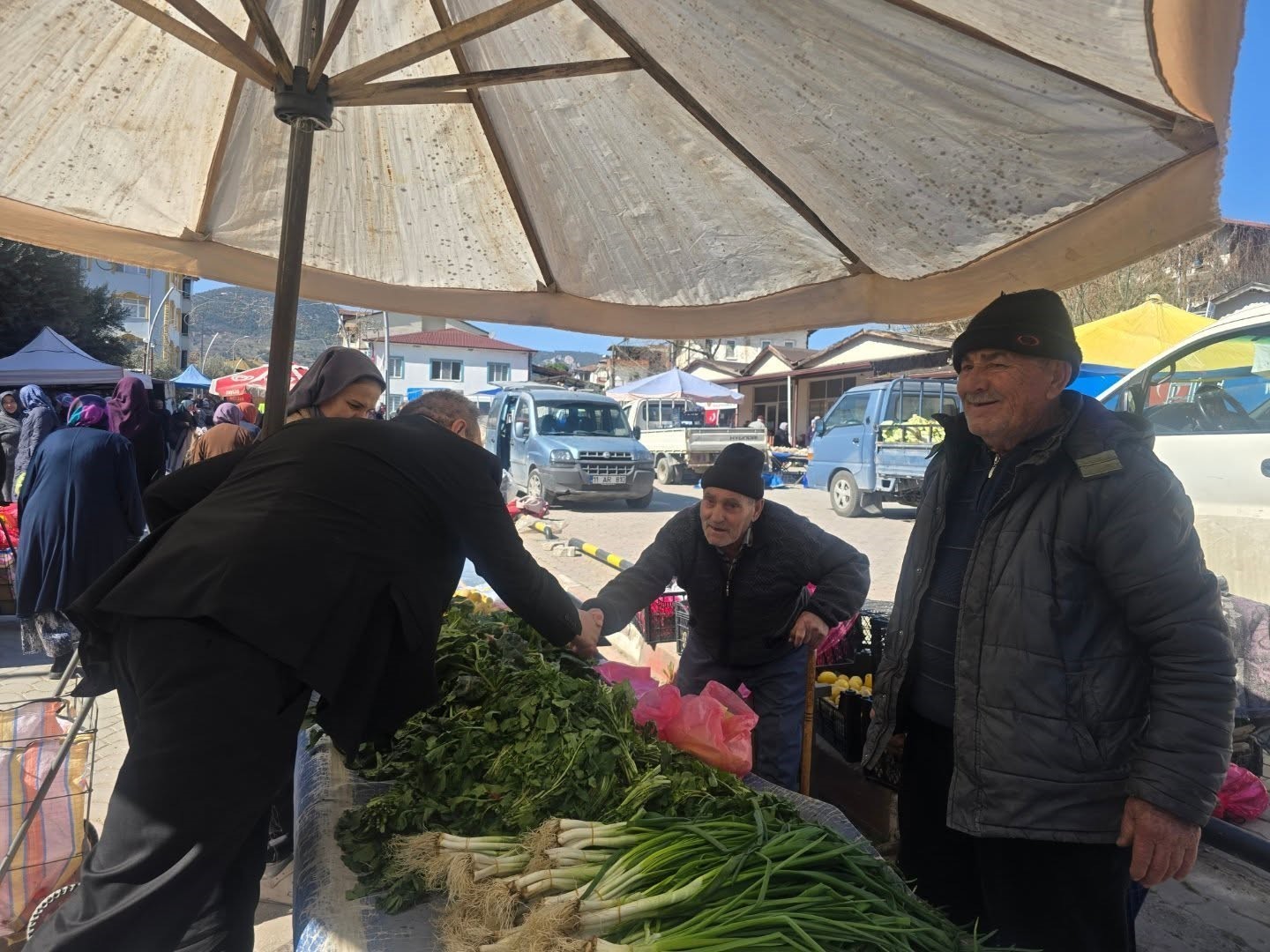 Başkan Dilsiz esnaf ve vatandaşlarla buluştu
