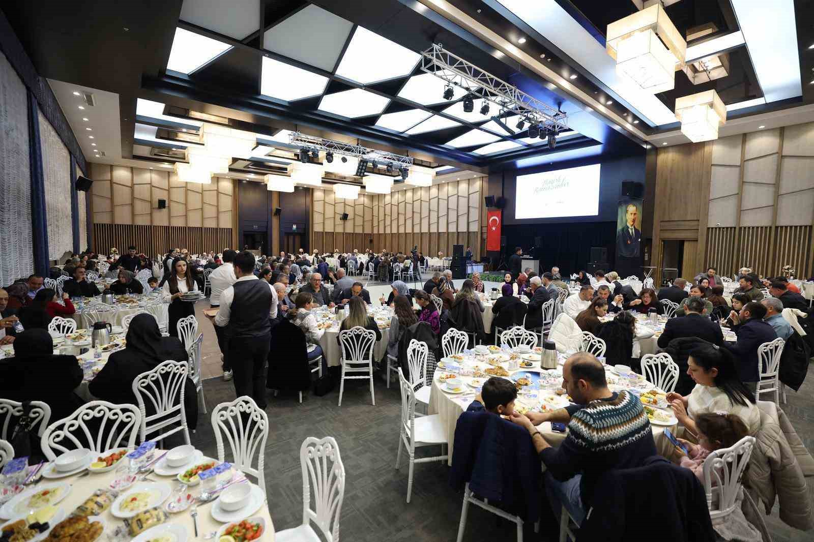 Başkan Doğan muhtarlarla iftarda bir araya geldi
Başkan Doğan muhtarlarla iftarda bir araya geldi