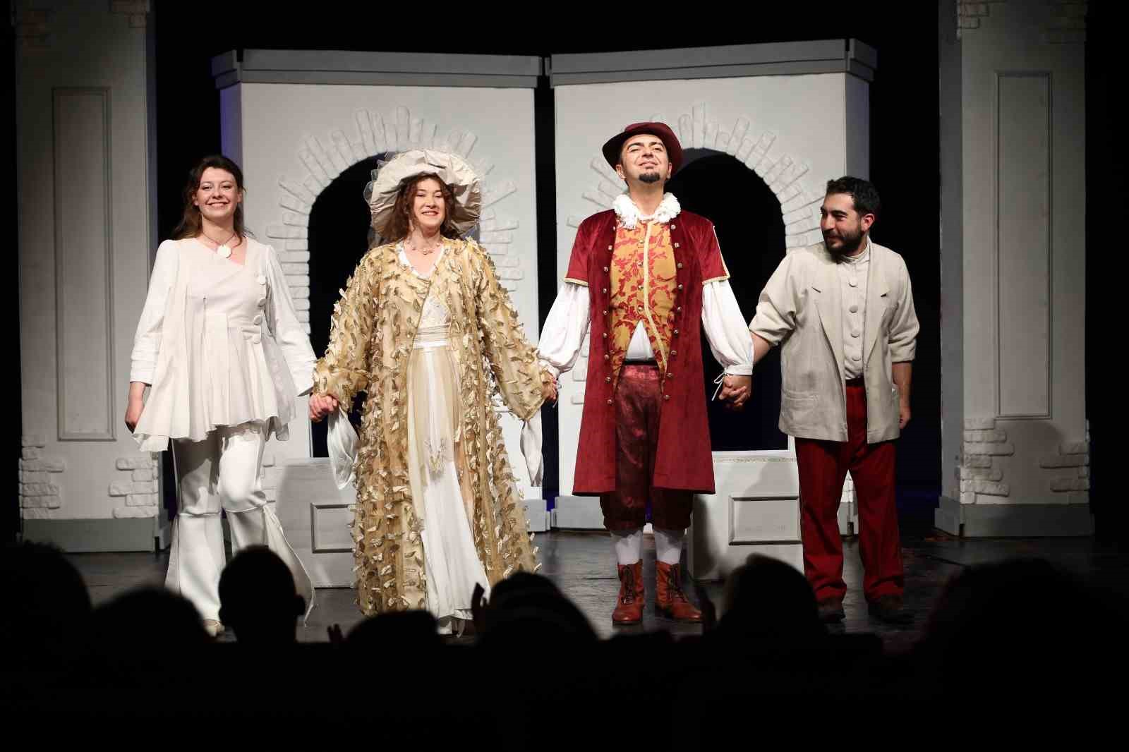 Başkan Doğan; "Tiyatro ortak değerlerin yaşatılmasında çok önemli bir yere sahiptir"
