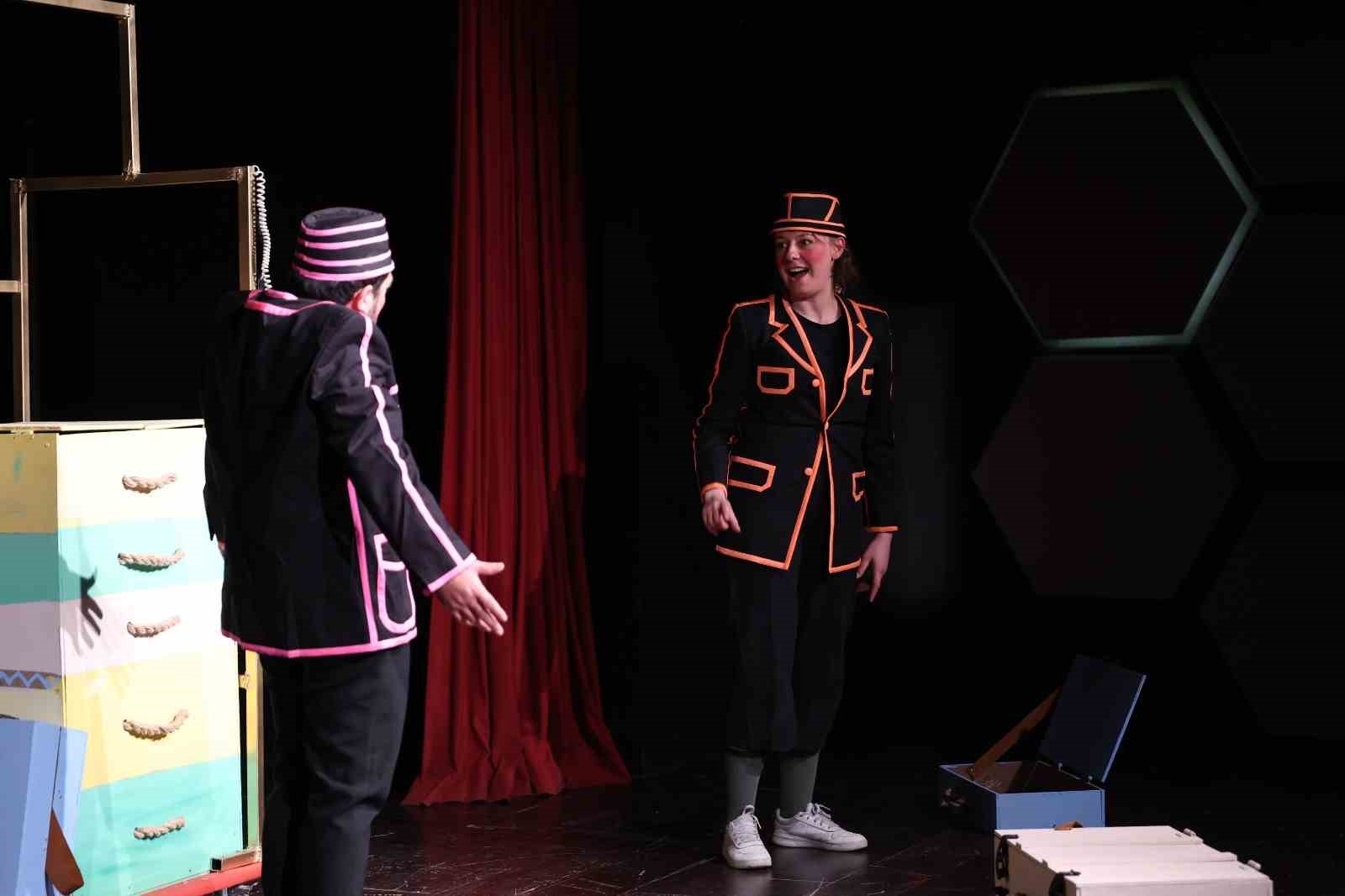 Başkan Doğan; "Tiyatro ortak değerlerin yaşatılmasında çok önemli bir yere sahiptir"
