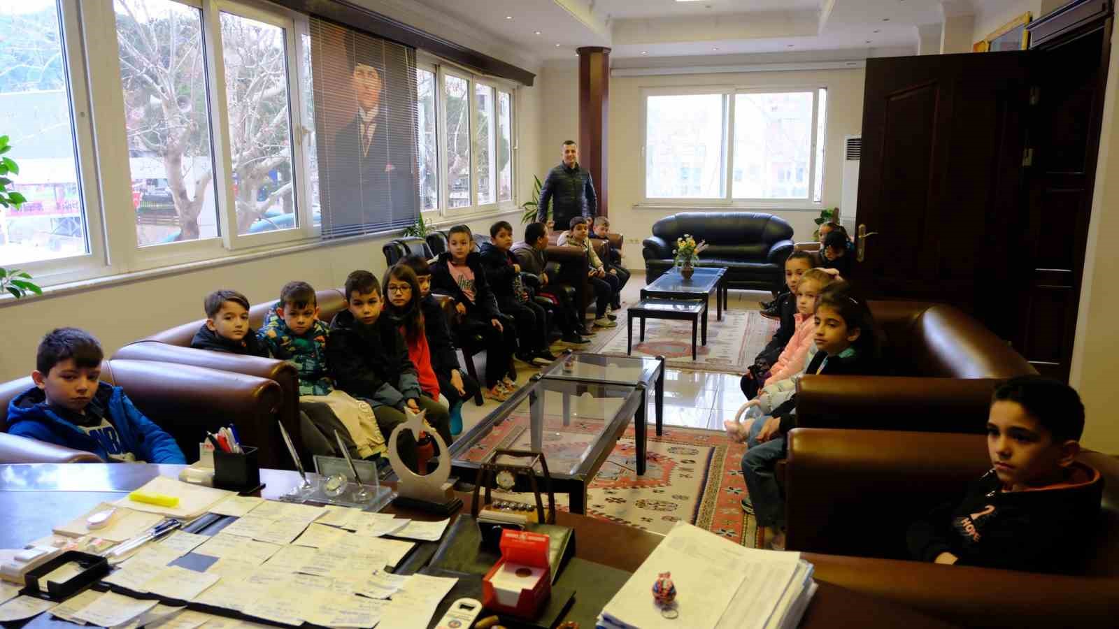 Başkan Doğanca minikleri belediyede ağırladı
