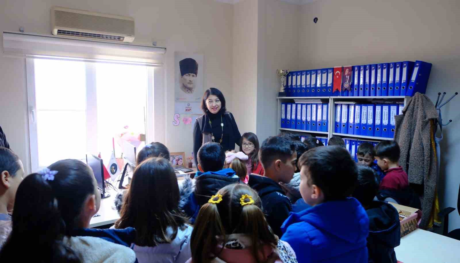 Başkan Doğanca minikleri belediyede ağırladı
