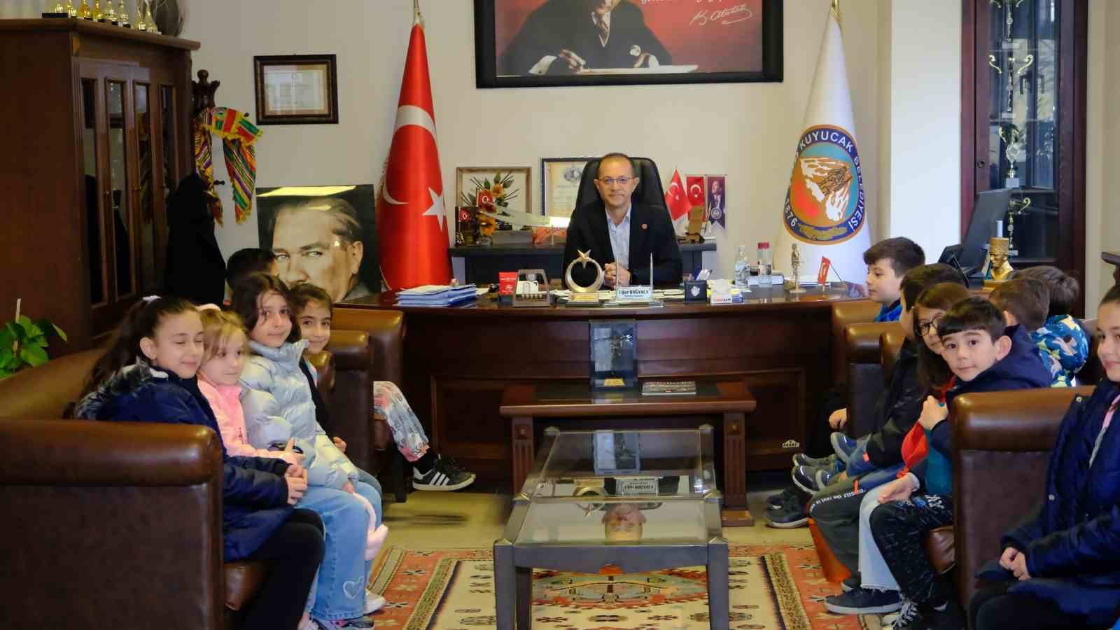 Başkan Doğanca minikleri belediyede ağırladı
