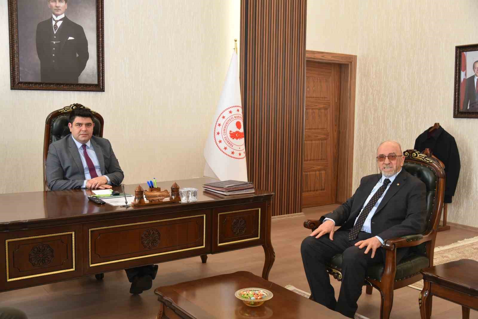 Başkan Dumandağ,  Kovancılar ve Karakoçan’da temaslarda bulundu
