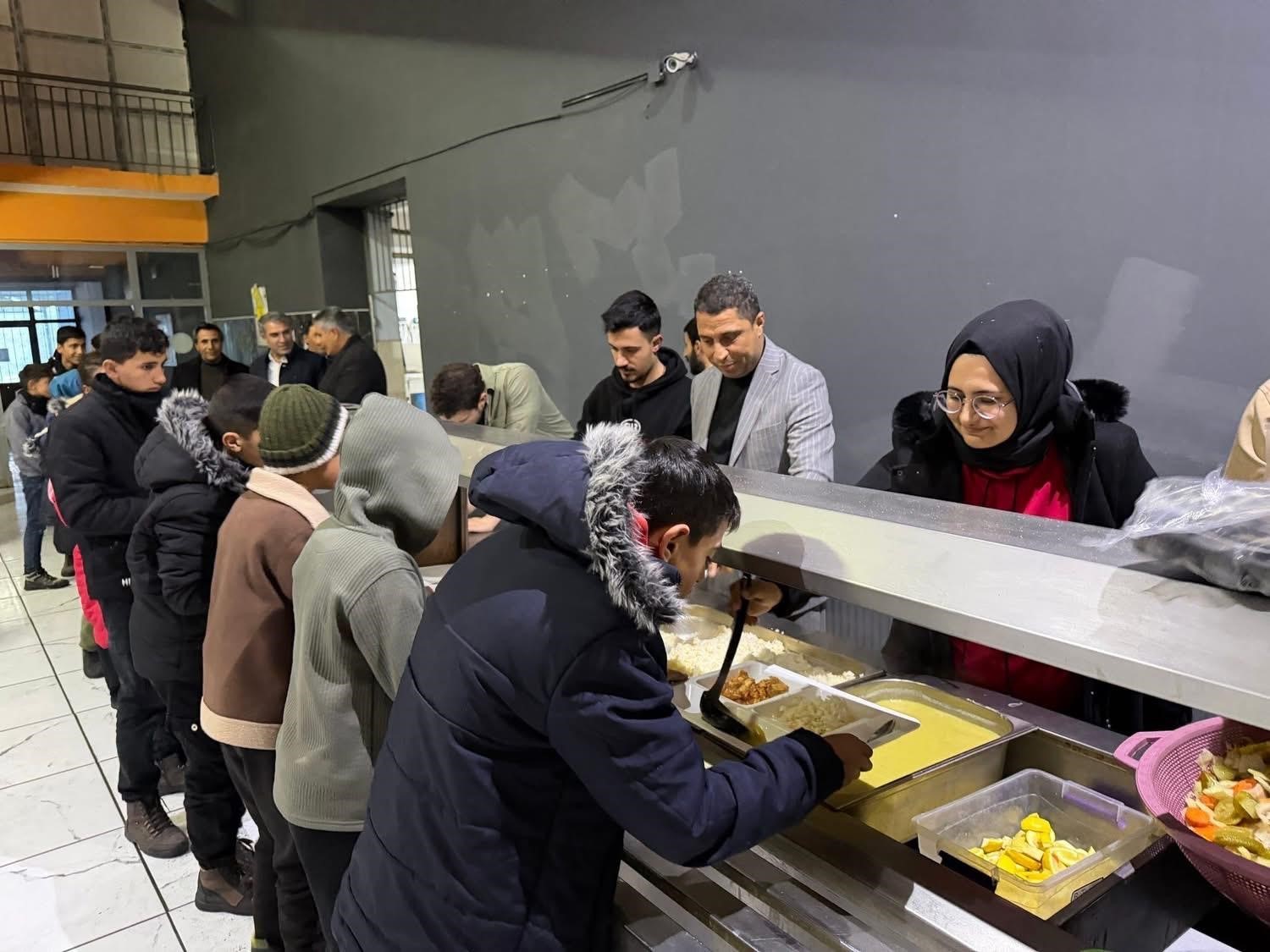 Başkan Durak öğrencilerle iftar açtı
