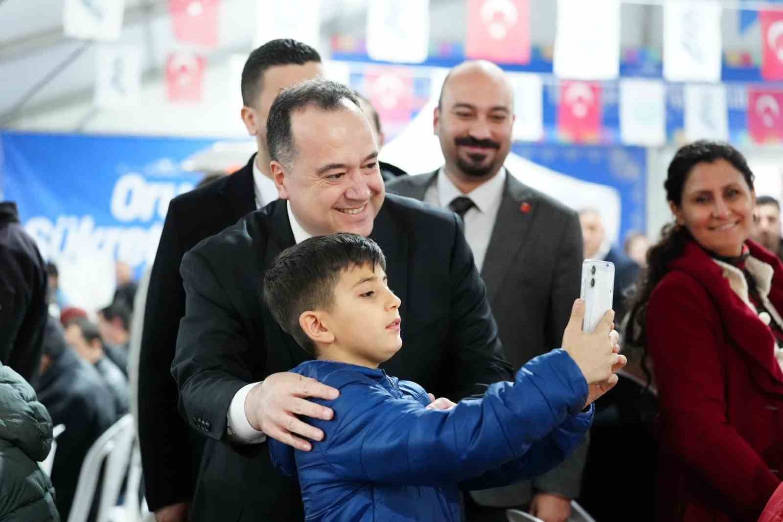 Başkan Dutlulu binlerce Manisalıyla iftar sofrasında buluştu
Başkan Dutlulu binlerce Manisalıyla iftar sofrasında buluştu