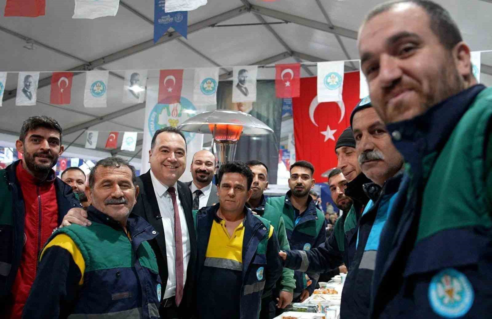 Başkan Dutlulu binlerce Manisalıyla iftar sofrasında buluştu
Başkan Dutlulu binlerce Manisalıyla iftar sofrasında buluştu