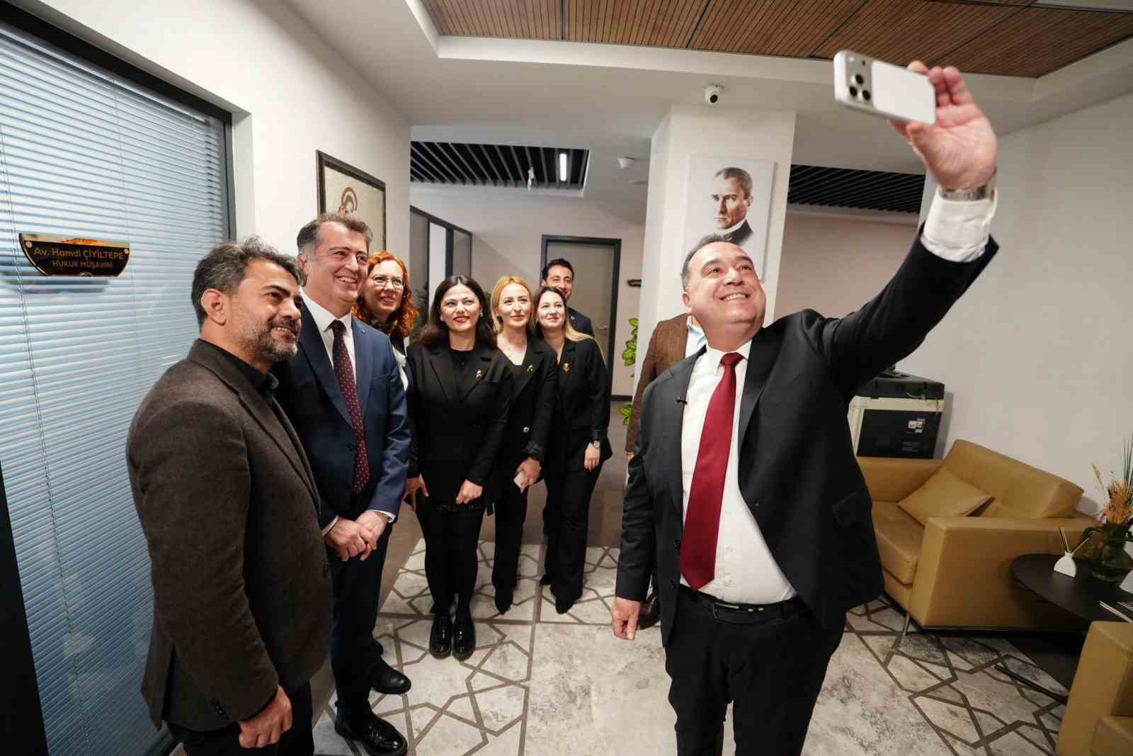 Başkan Dutlulu, Büyükşehir ve MASKİ personeliyle bayramlaştı
