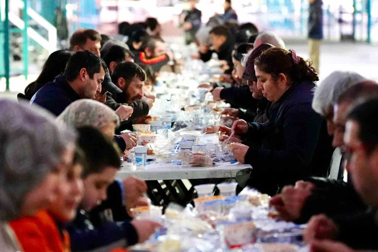 Başkan Dutlulu, Selendililer Derneği’nin iftar programına katıldı
