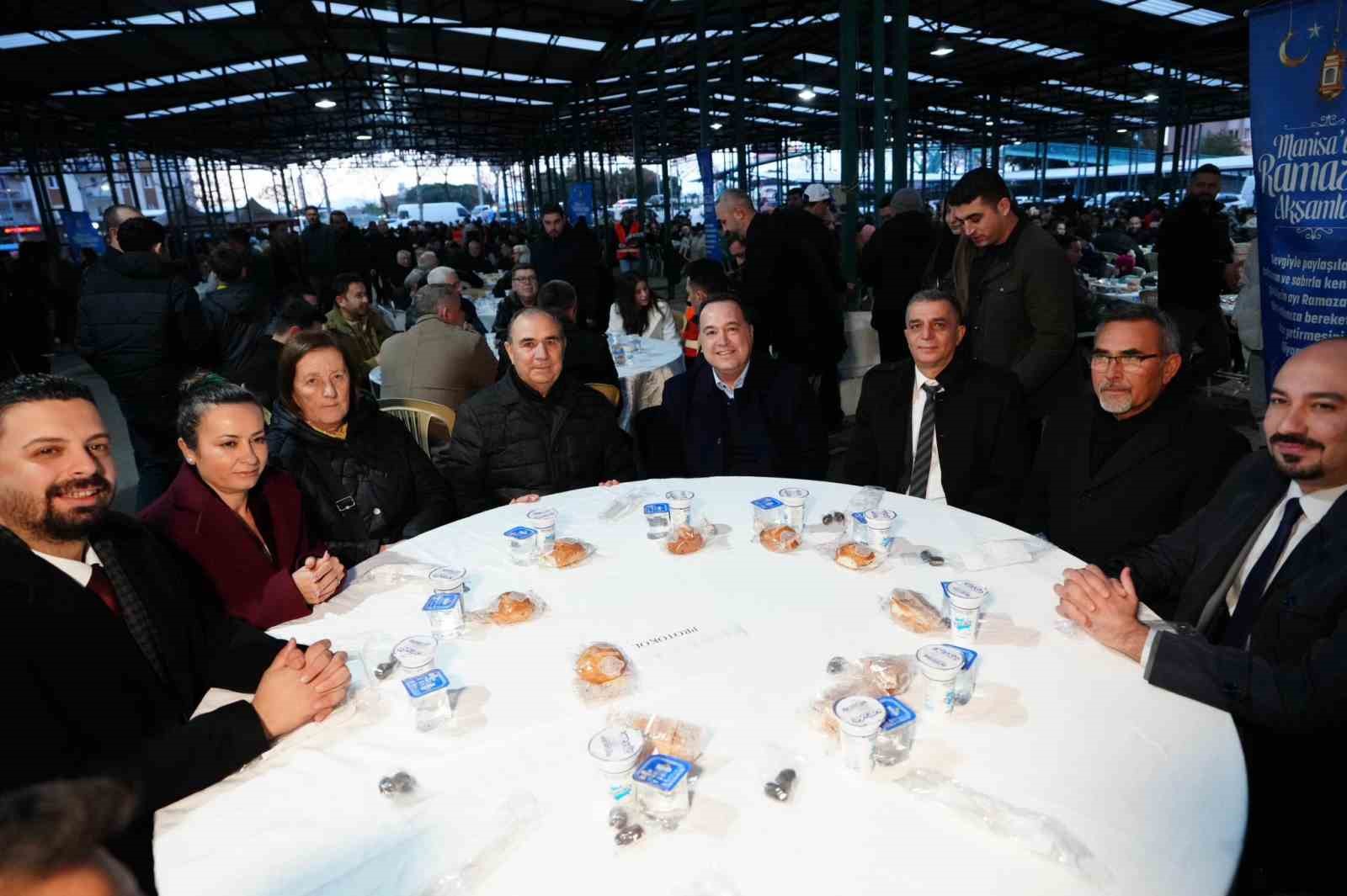 Başkan Dutlulu, Selendililer Derneği’nin iftar programına katıldı
